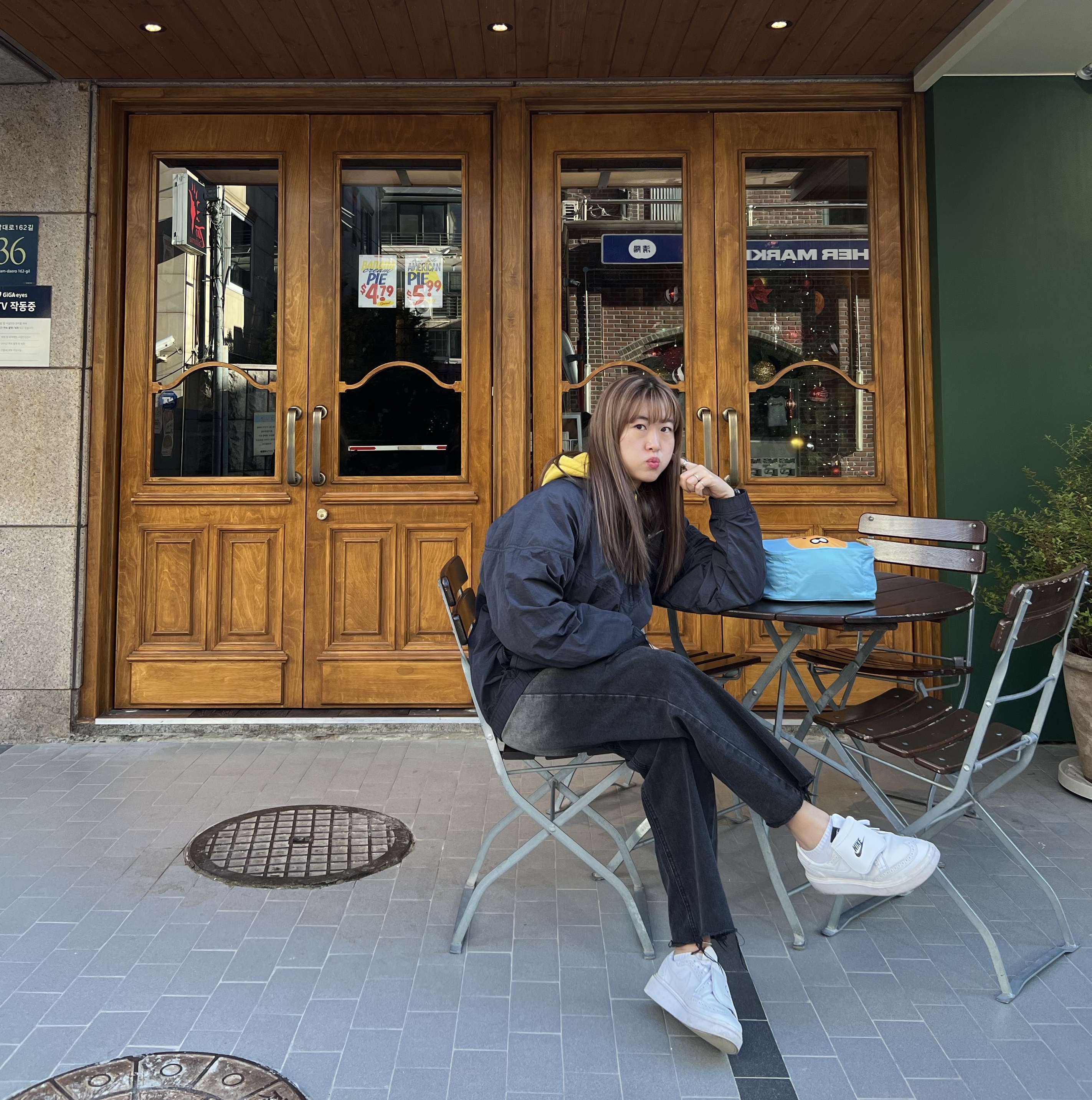Nike x Stussy Windrunner Jacket Off Noir, Nike x Peaceminusone Kwondo1 White 착용 스타일