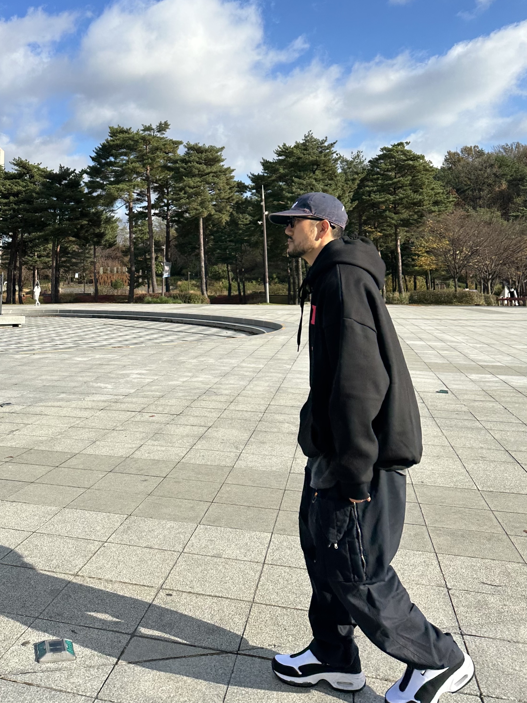 Nike x Comme des Garcons Homme Plus Air Max Sunder SP White Black, Nike ACG Cargo Pants Black 착용 스타일