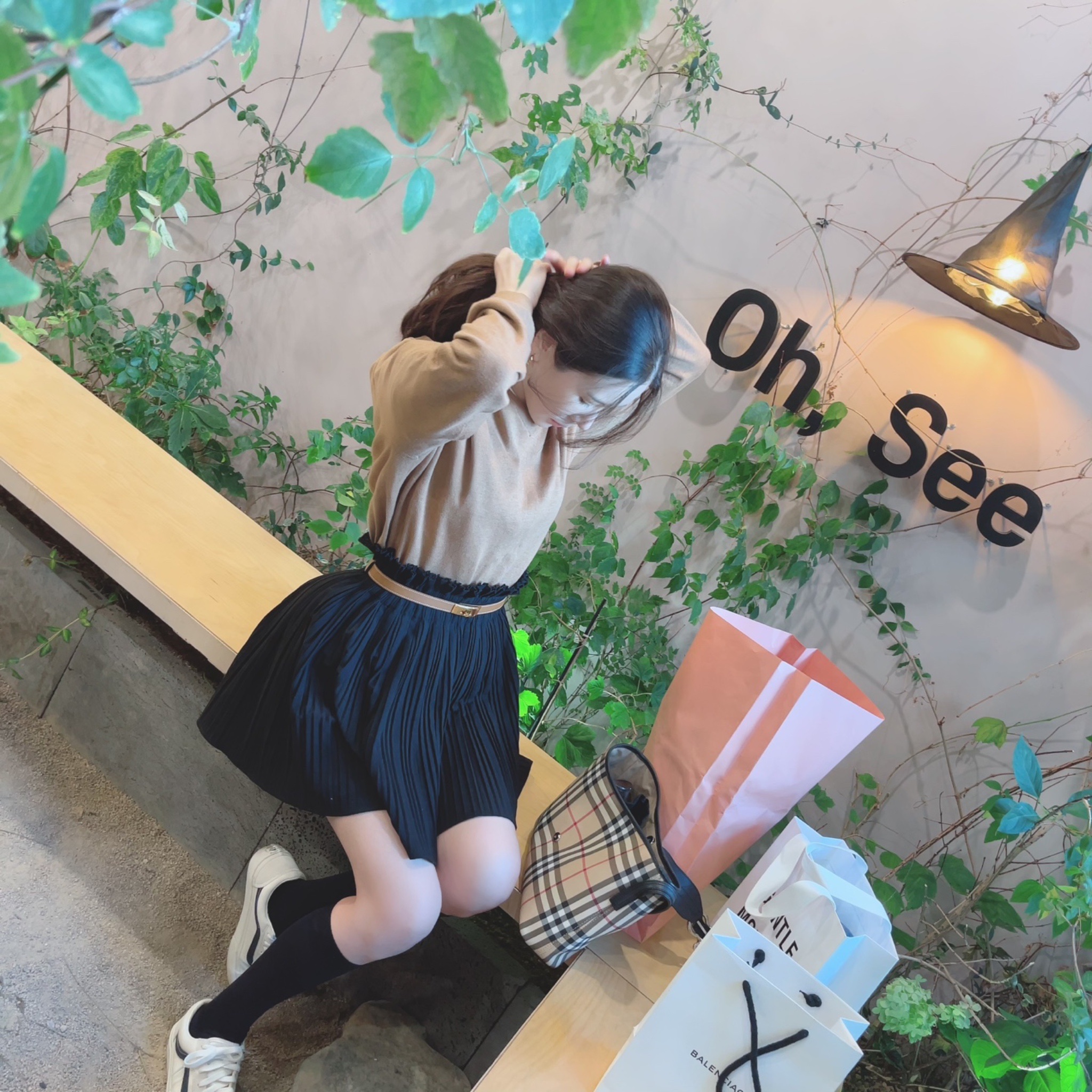 (W) Hermes Kelly 18 Belt Epsom & Rose Gold Gold, Burberry Vintage Check and Leather Mini Tote Bag Archive Beige 착용 스타일 - 2