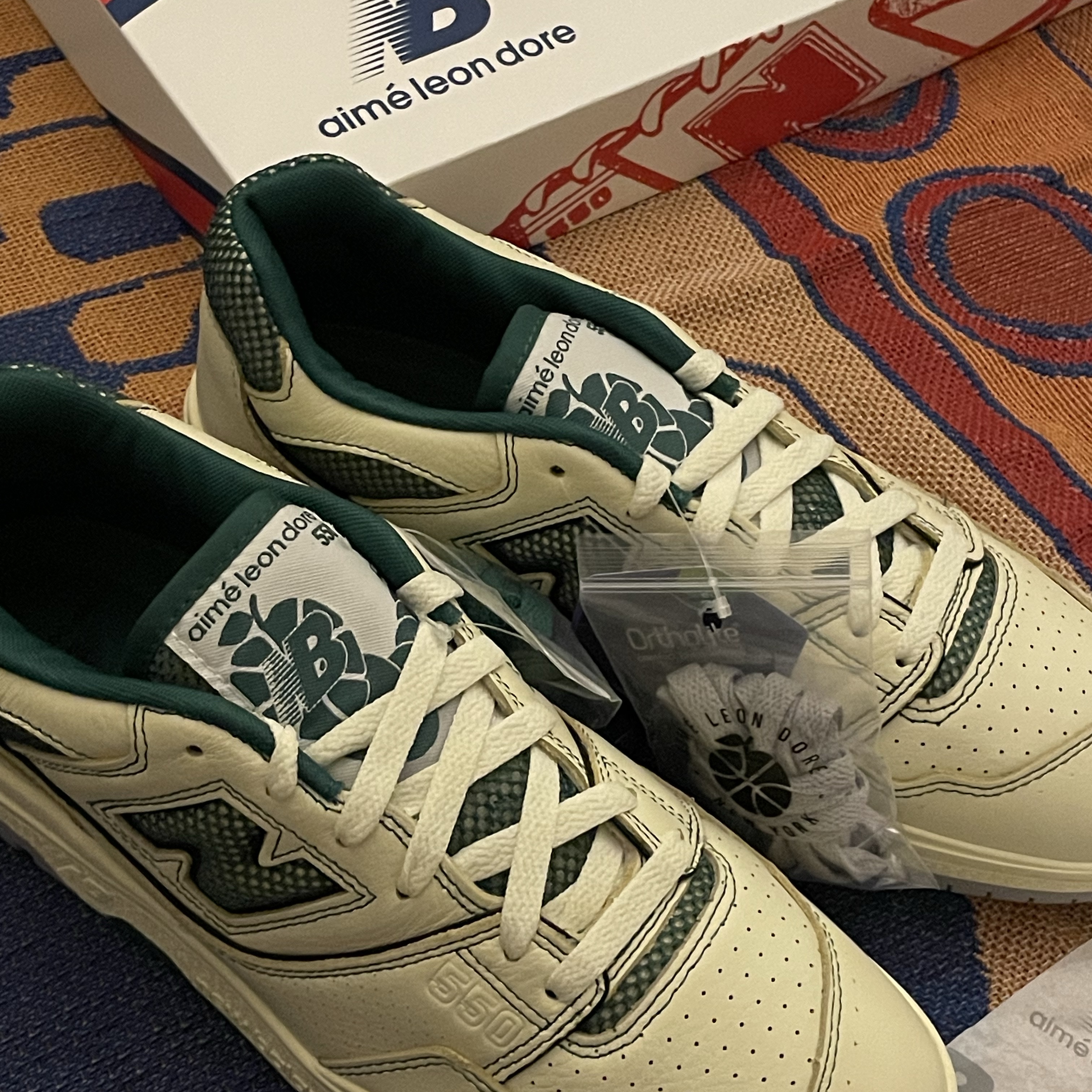New Balance x Aime Leon Dore 550 Dawn Glow Classic Pine 착용 스타일 - 2