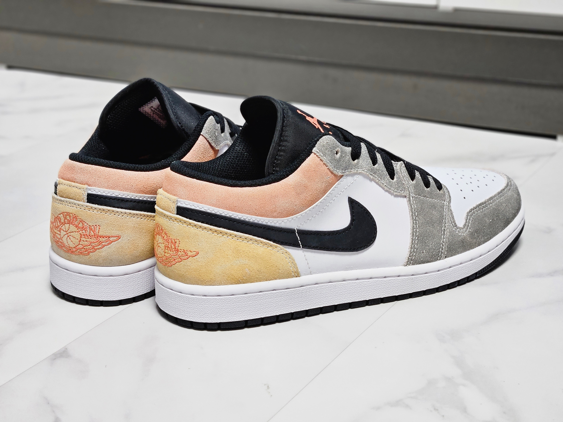 Jordan 1 Low SE Flight Club 착용 스타일 - 3
