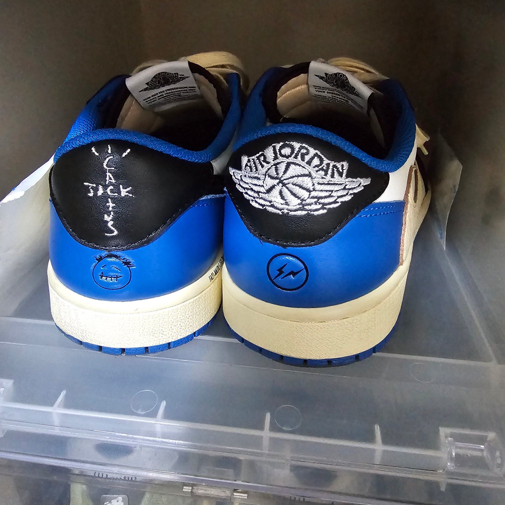 Jordan 1 x Travis Scott x Fragment Retro Low OG SP Military Blue 착용 스타일