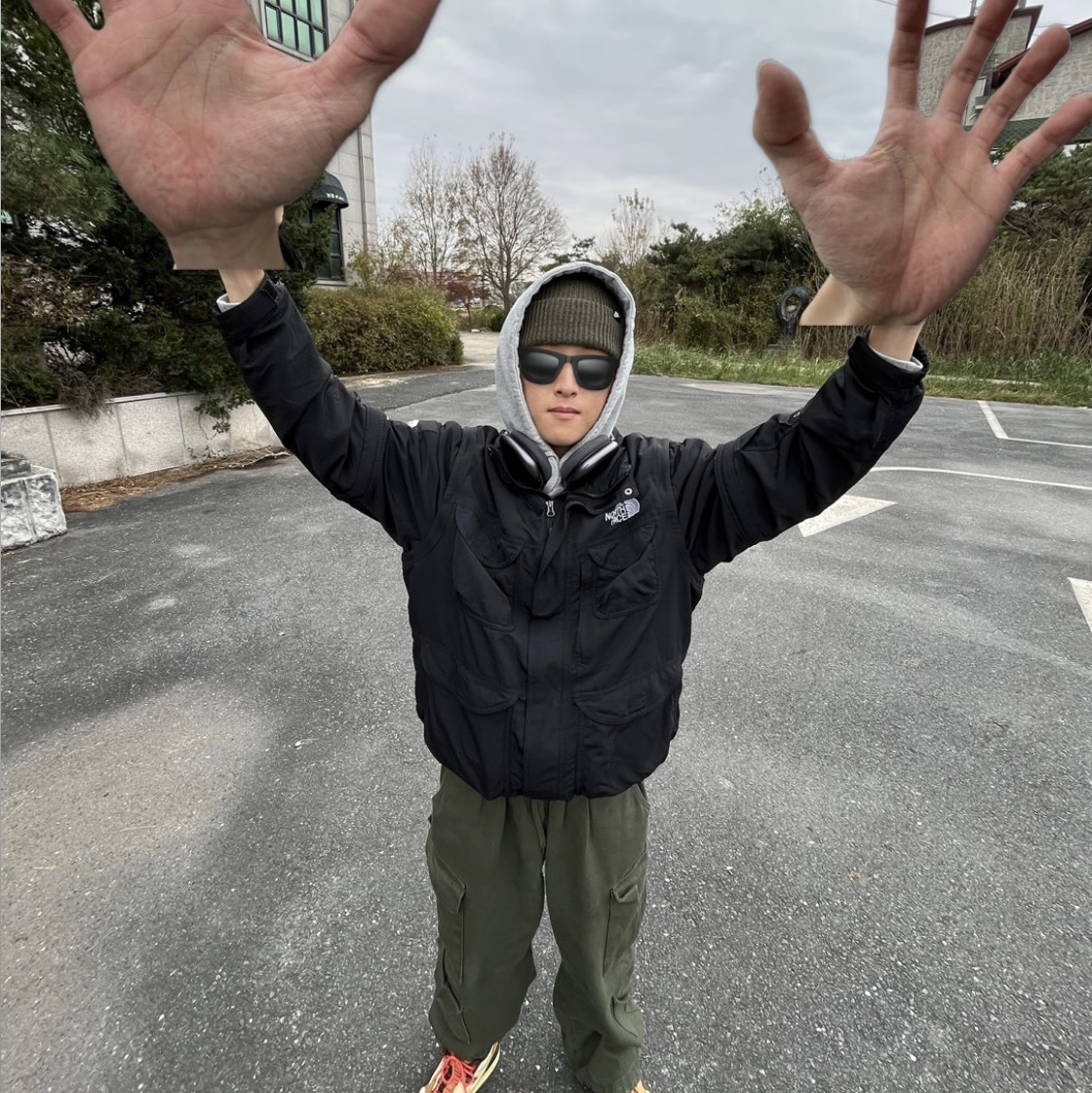 Supreme x The North Face Trekking Convertible Jacket Black - 22SS, Nike x Travis Scott Air Max 1 Cact.us Brown 착용 스타일 - 2