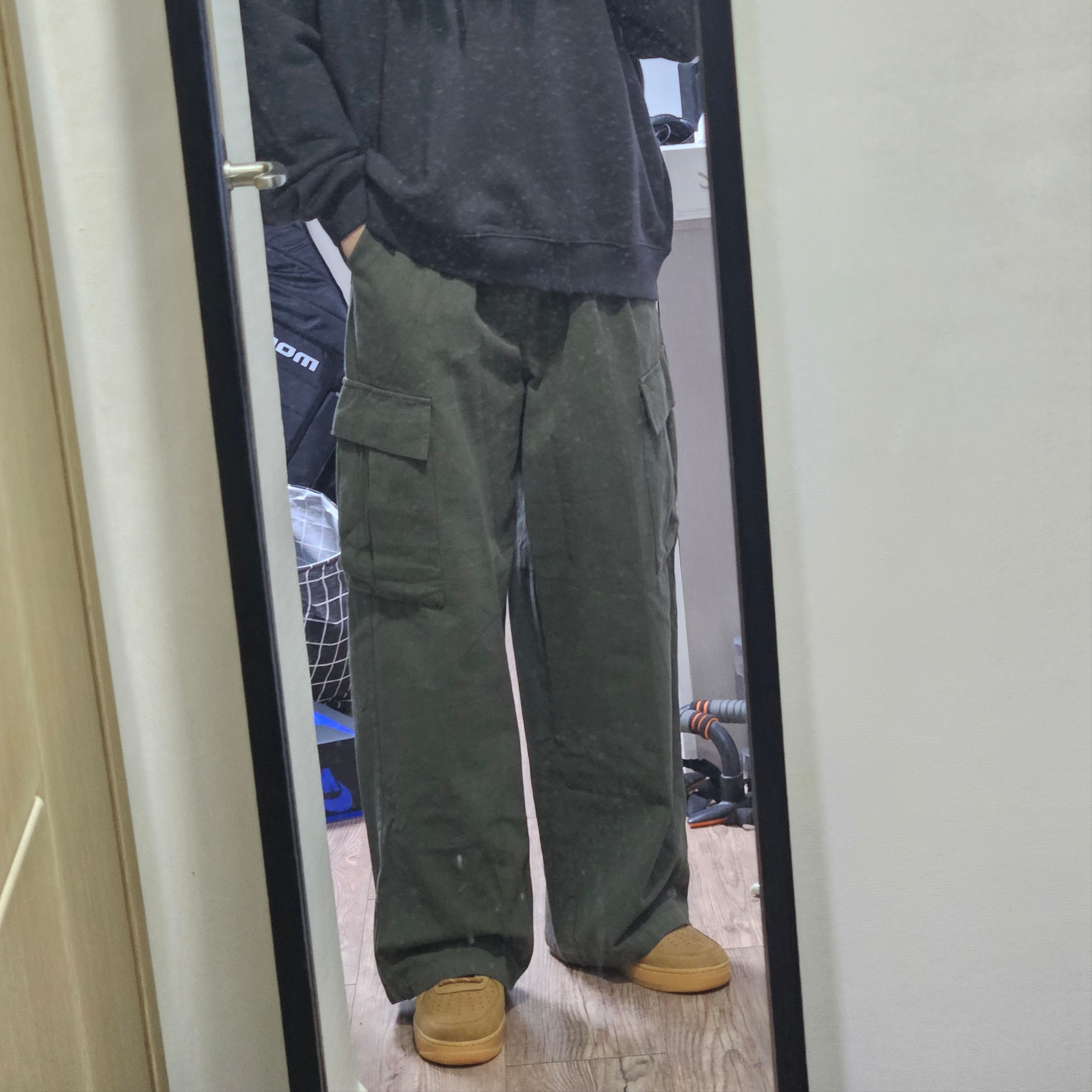 Nike Air Force 1 '07 WB Flax 착용 스타일