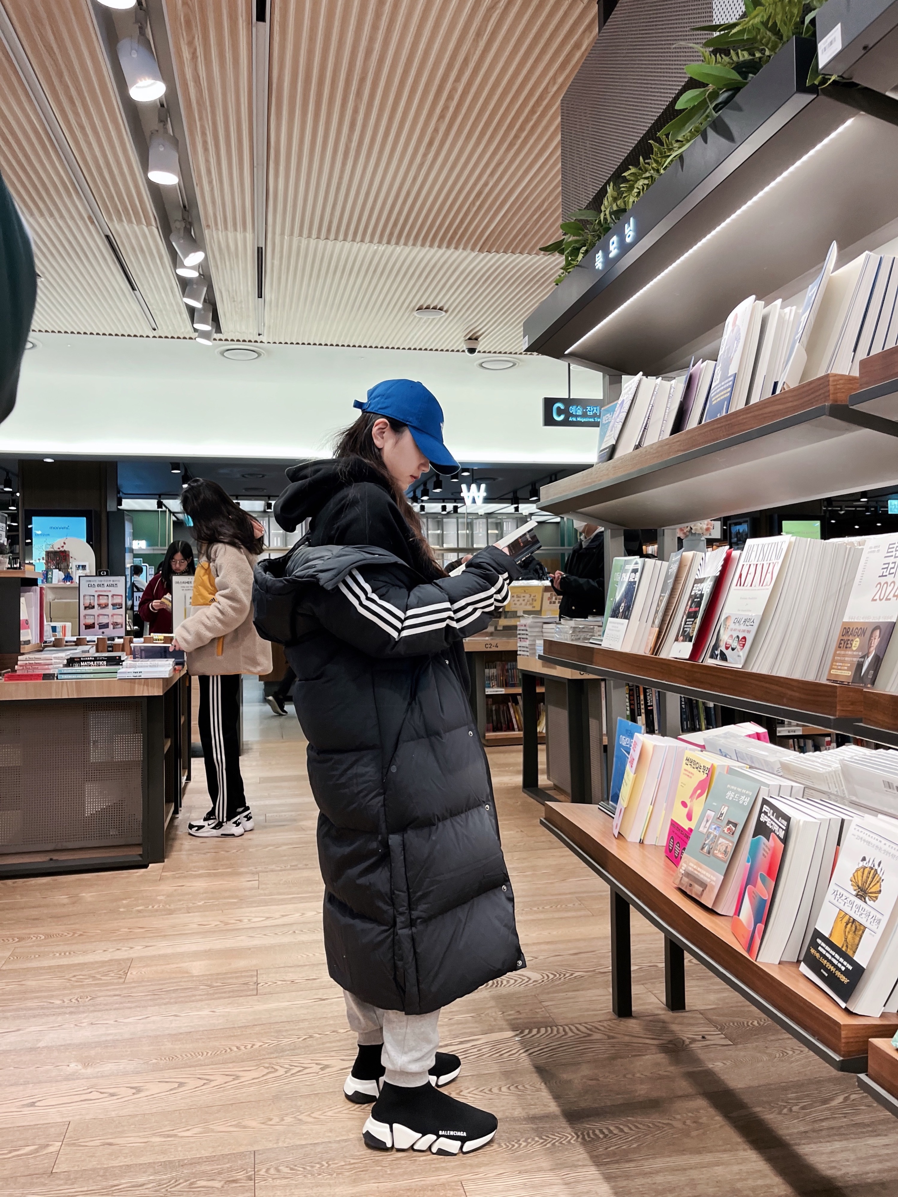 Adidas 3S Long Down Jacket Black - KR sizing, (W) Balenciaga Speed 2.0 Trainer Black Knit White Sole 착용 스타일