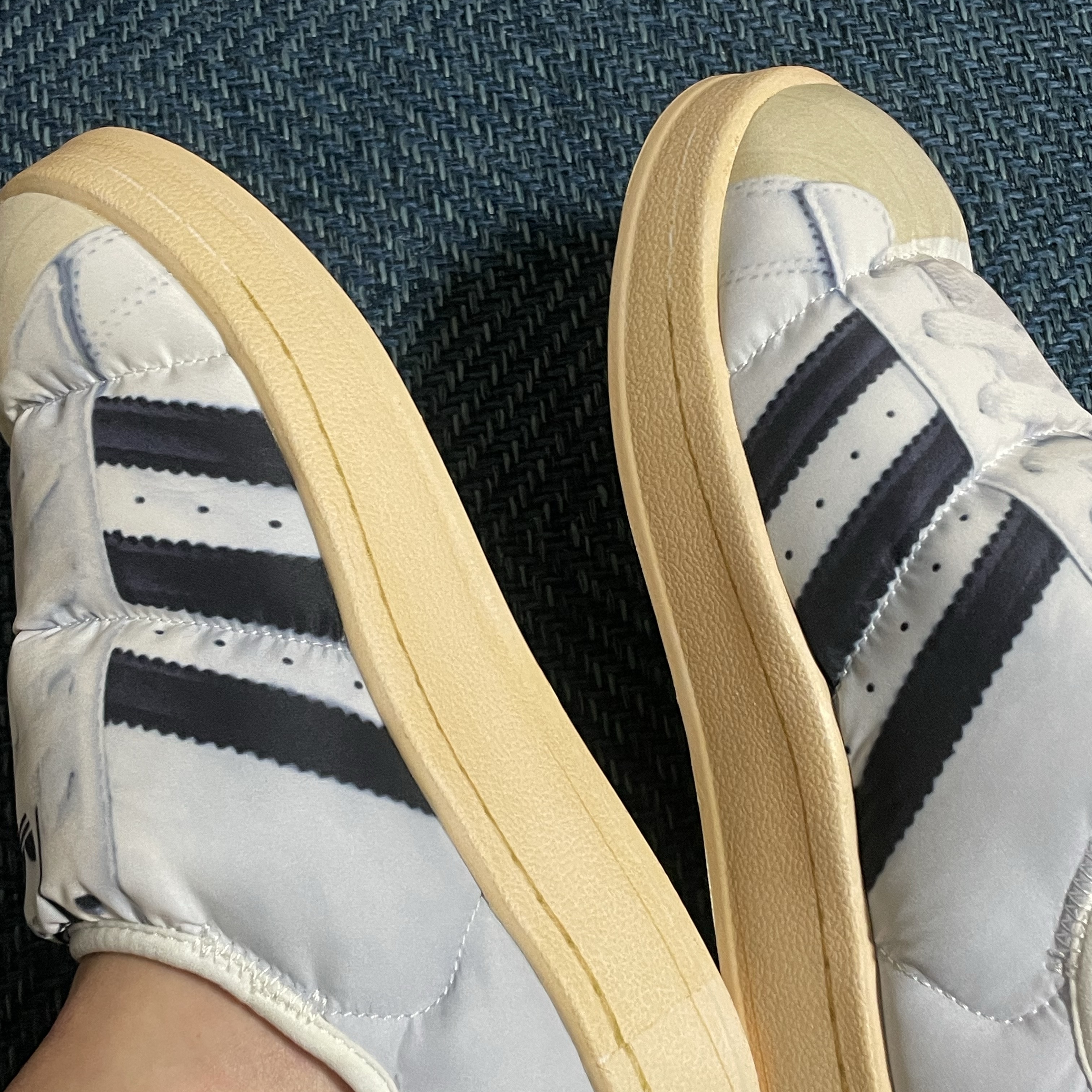 Adidas Puffylette Superstar Cloud White 착용 스타일 - 4