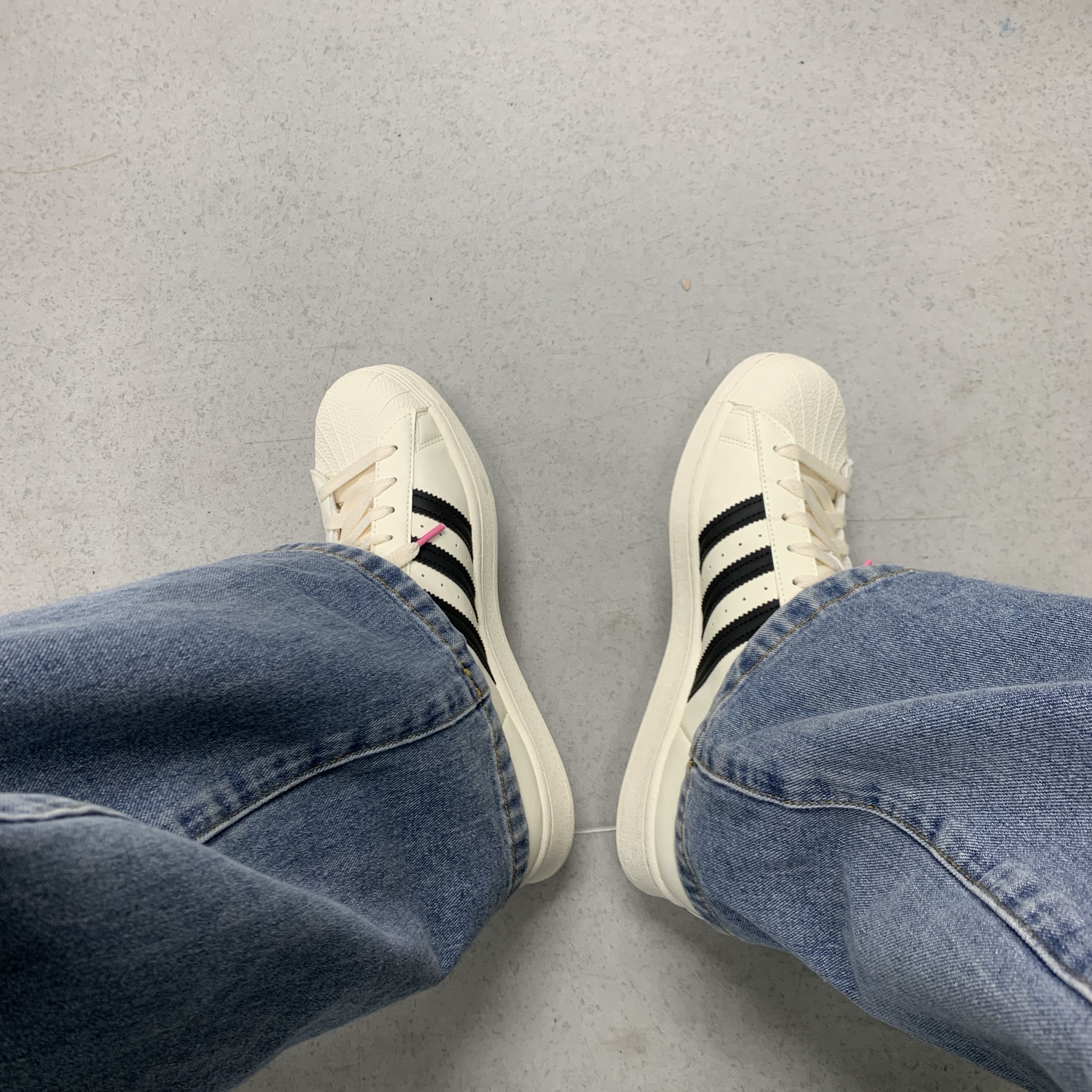 Adidas x Andre Saraiva Superstar Cream White Core Black 착용 스타일 - 2