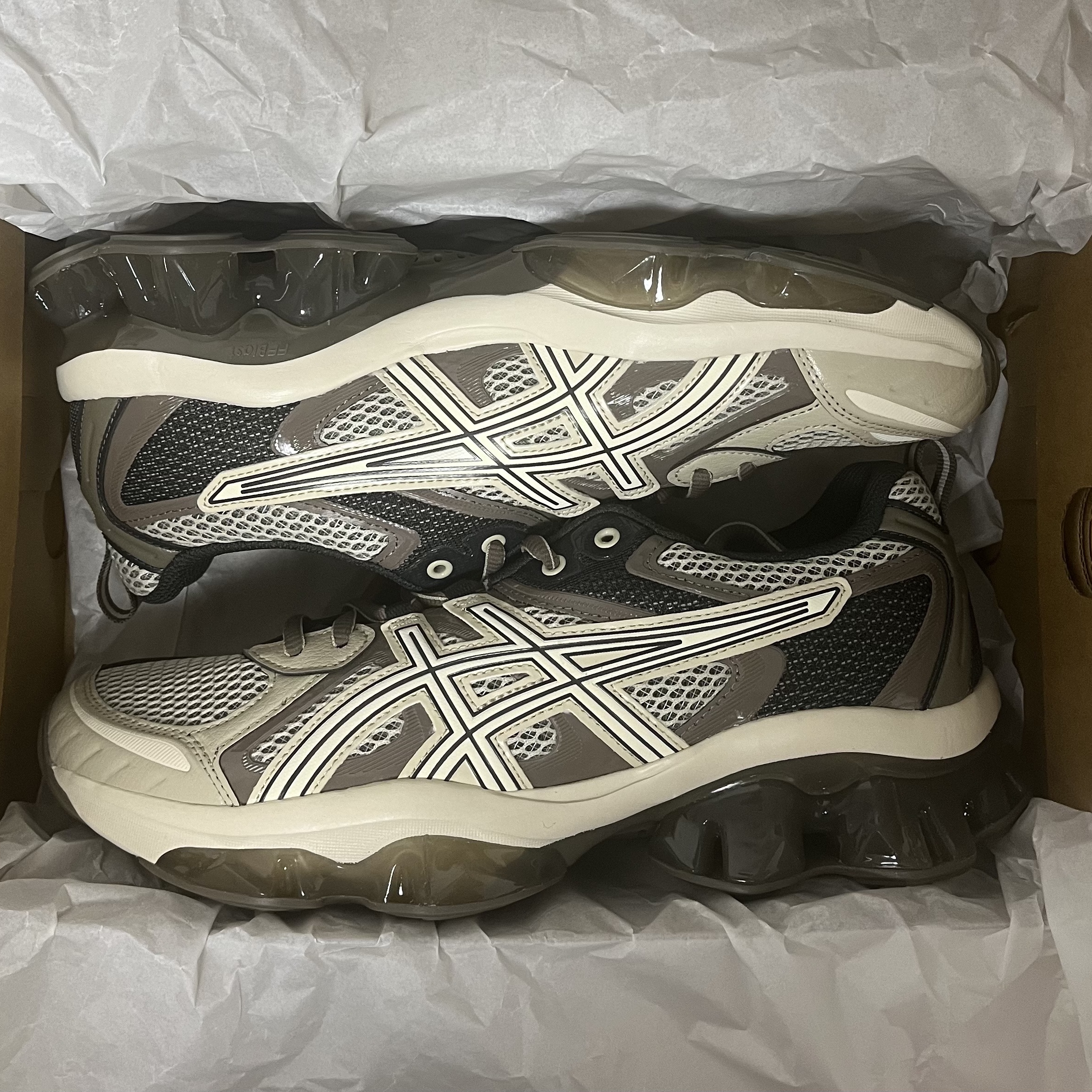Asics Gel-Quantum Kinetic Birch Dark Taupe 착용 스타일