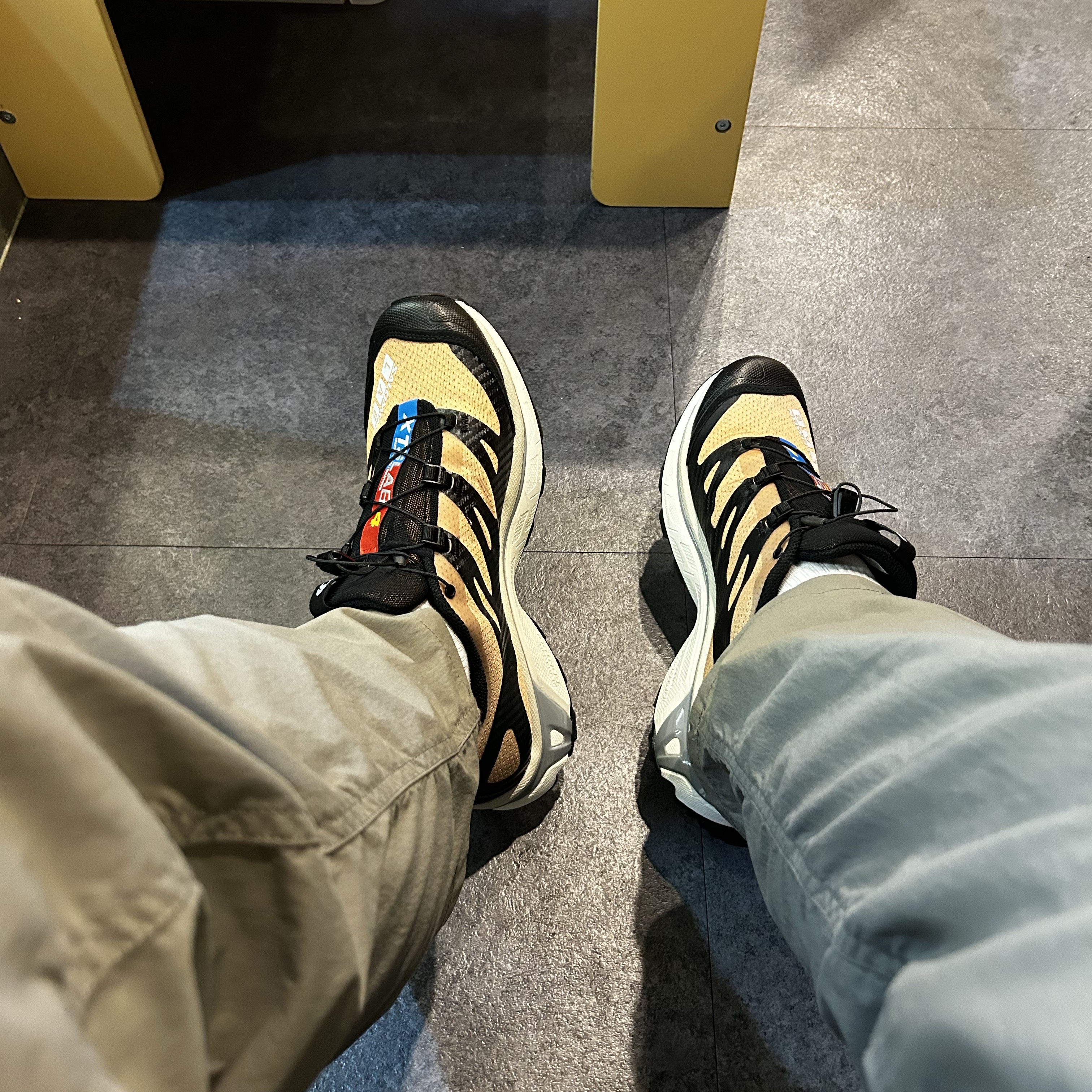 Salomon XT-4 Tobacco Brown 착용 스타일