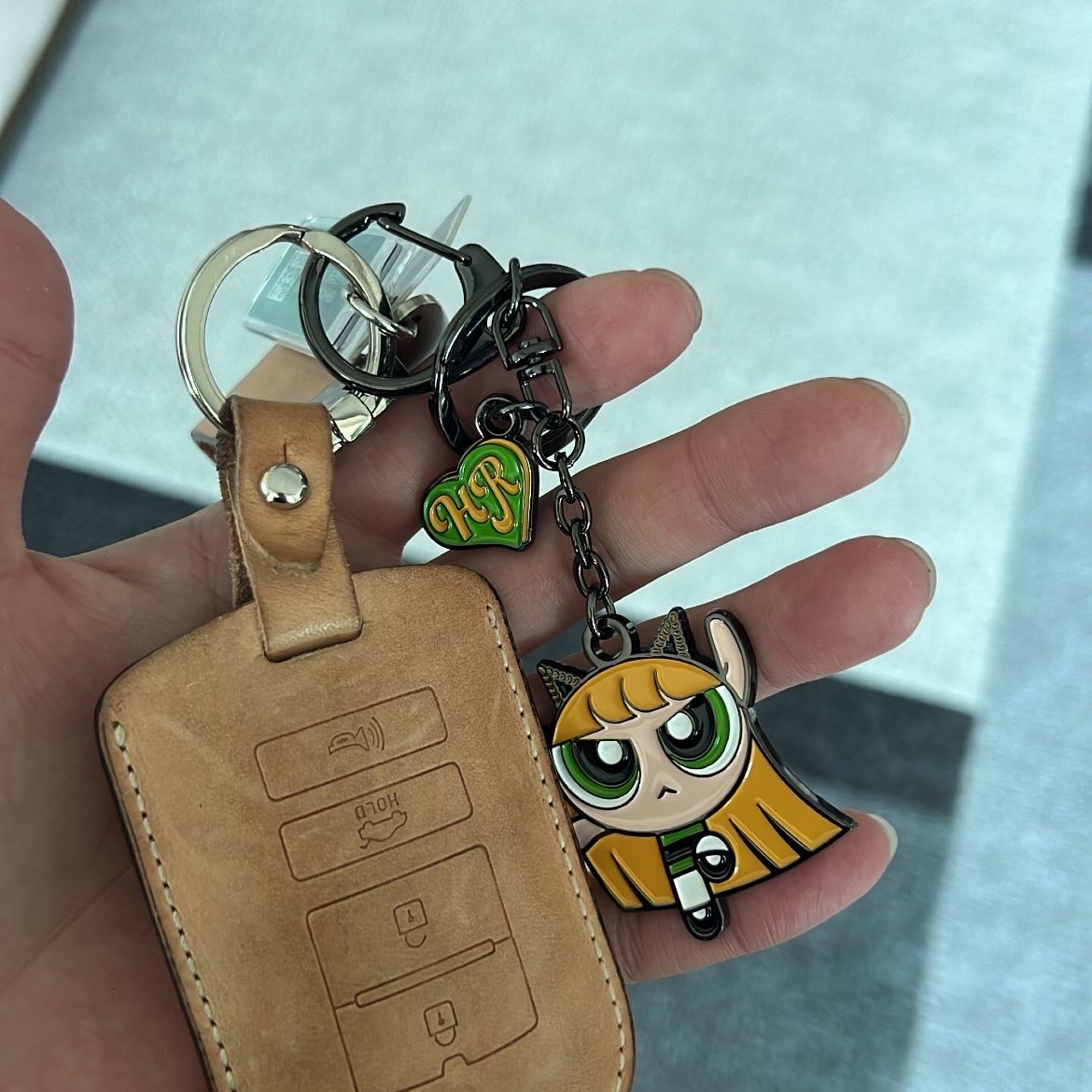 NewJeans x The Powerpuff Girls Metal Keyring Haerin 착용 스타일