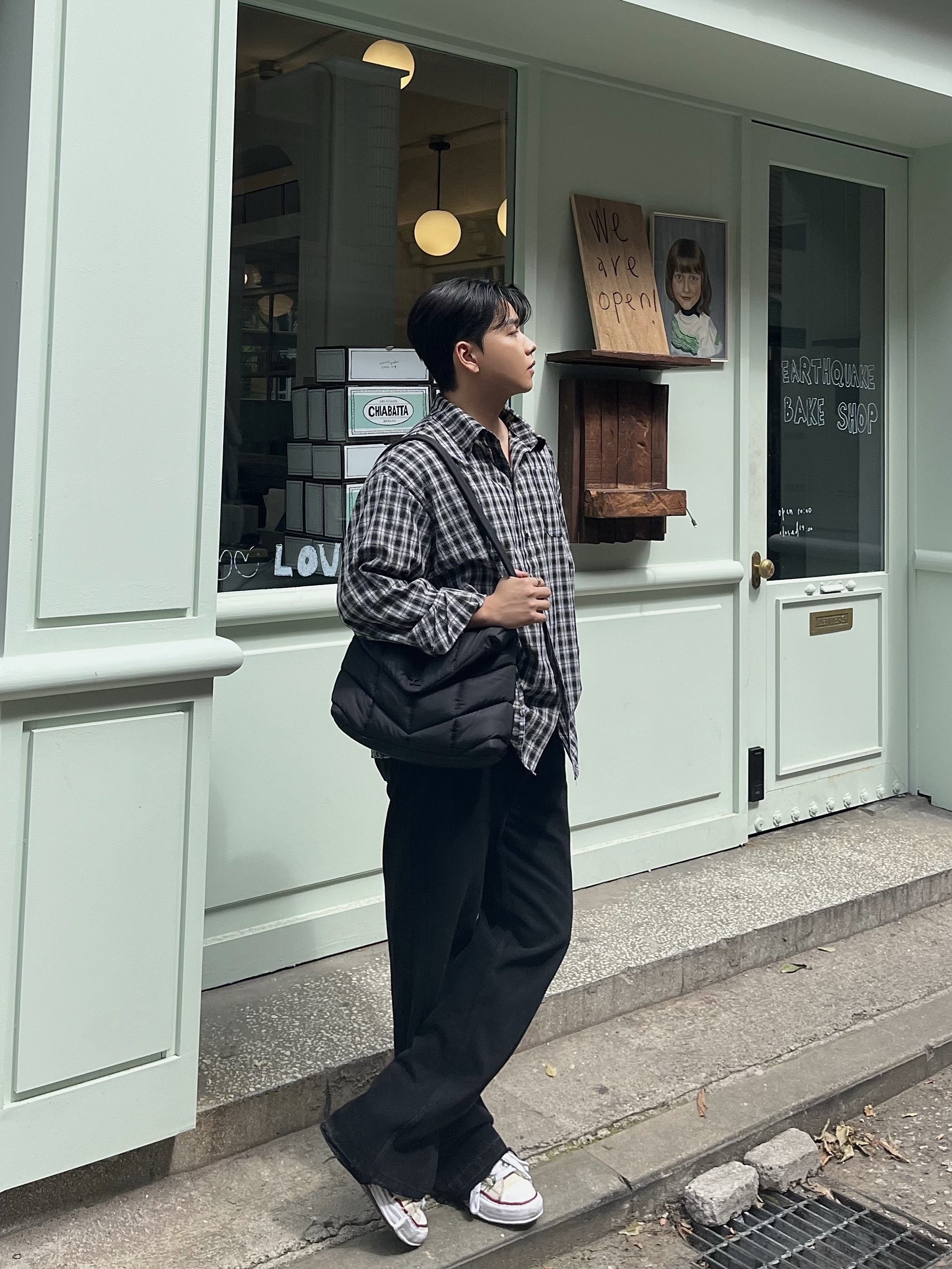 JUNNE P16 Low Rise Wide Denim Pants Black (New Ver.), Maison Mihara Yasuhiro Peterson OG Sole Canvas Low-top Sneakers Natural 착용 스타일 - 2