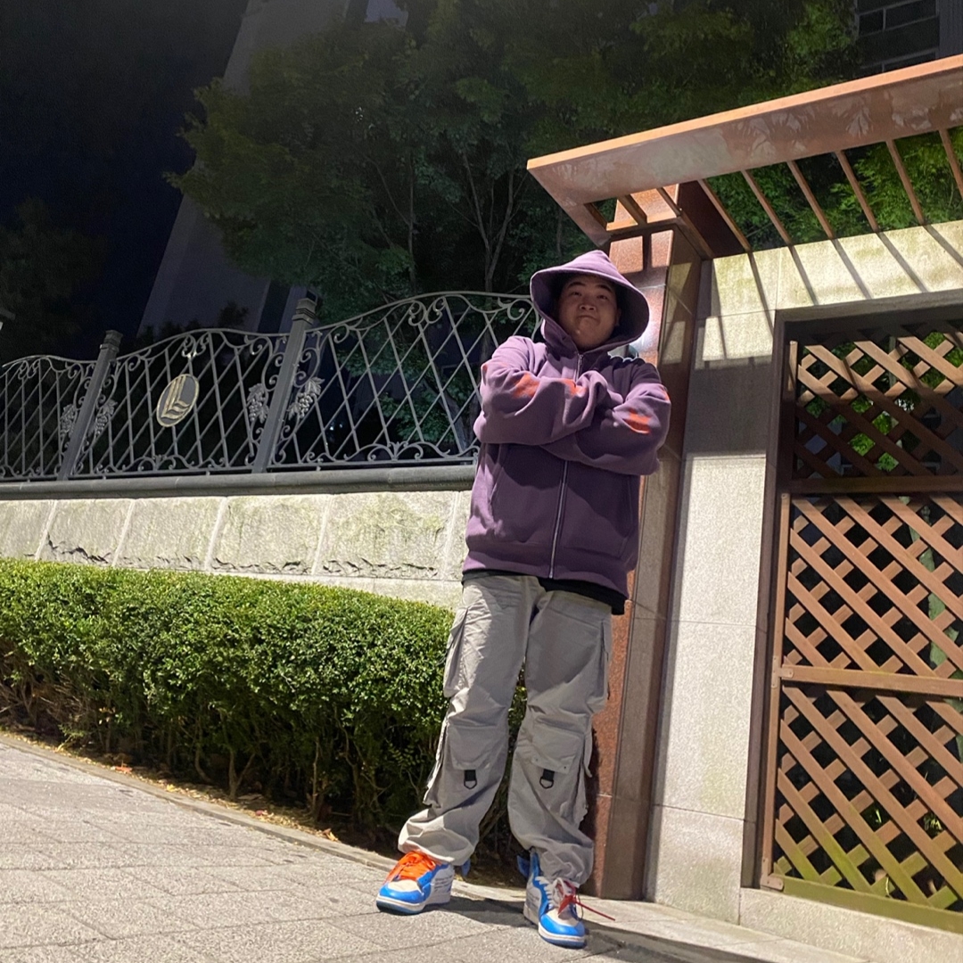 Stussy Stars Zip Hoodie Grape, Jordan 1 x Off-White Retro High University Blue 착용 스타일