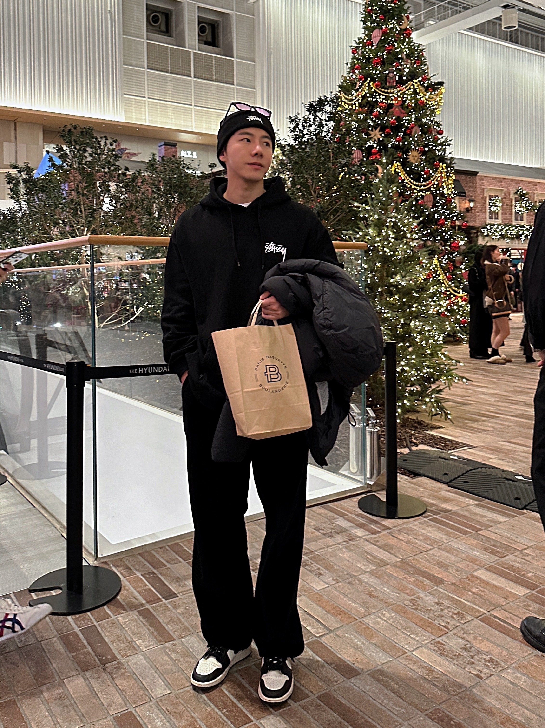 Stussy Basic Stussy Hoodie Black 2023, Stussy Stock Cuff Beanie Black 착용 스타일