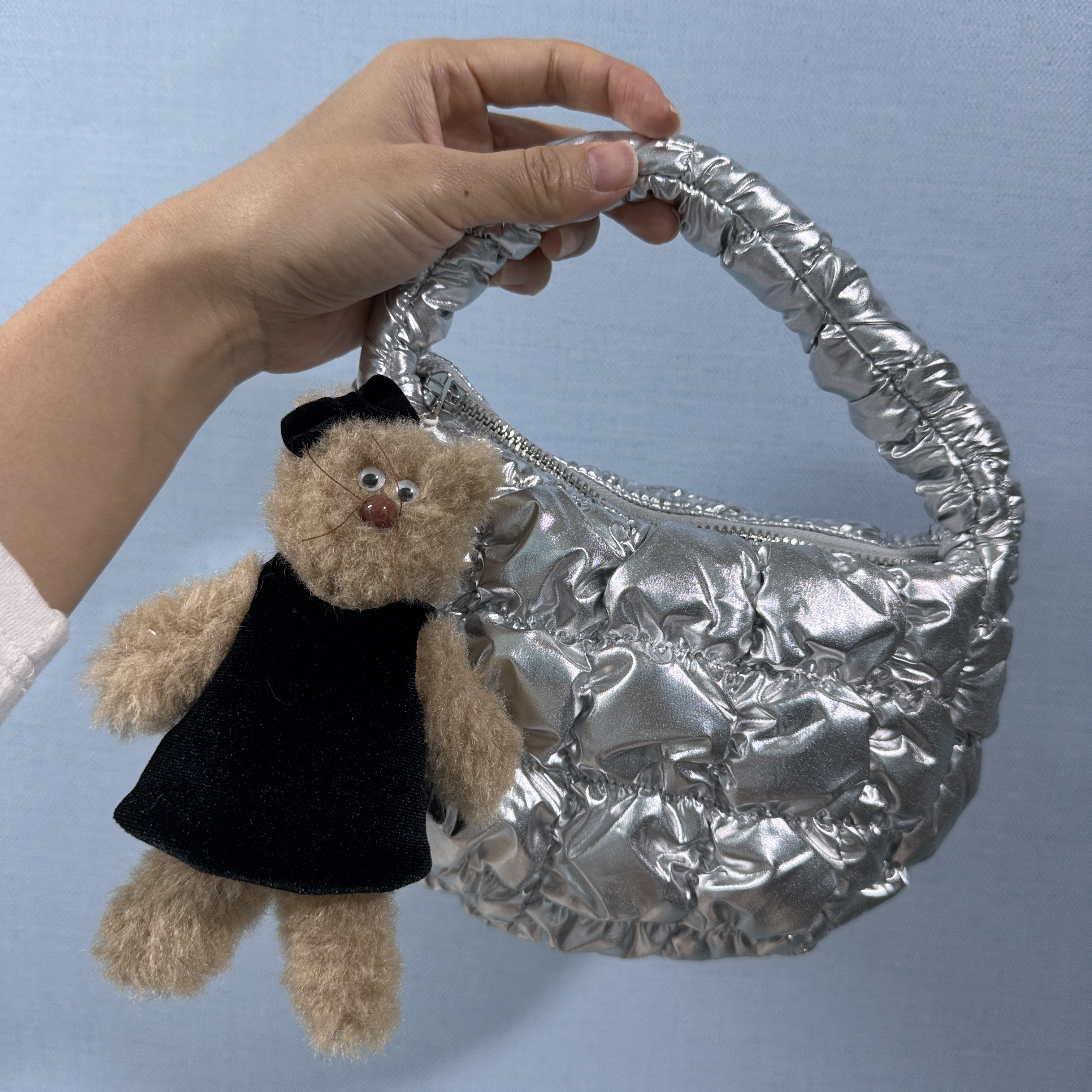 COS Quilted Micro Bag Silver 착용 스타일