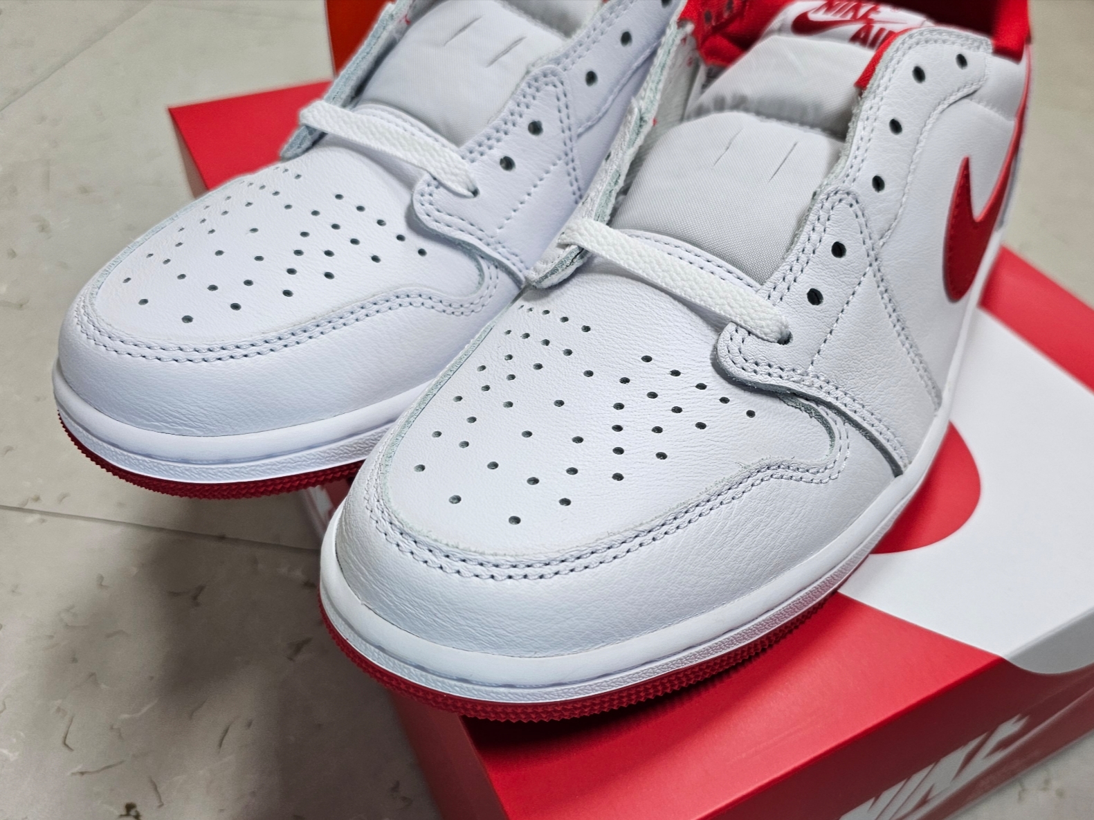 Jordan 1 Retro Low OG University Red 착용 스타일 - 1