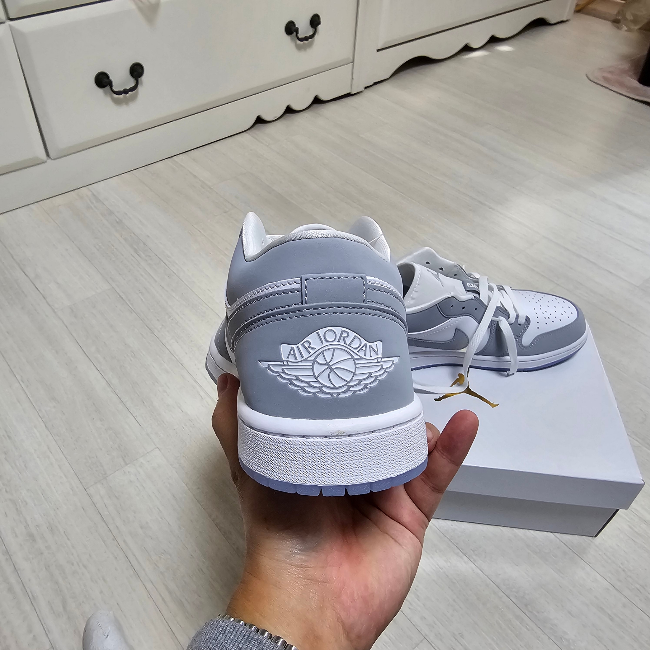 (W) Jordan 1 Low White Wolf Grey 착용 스타일 - 5