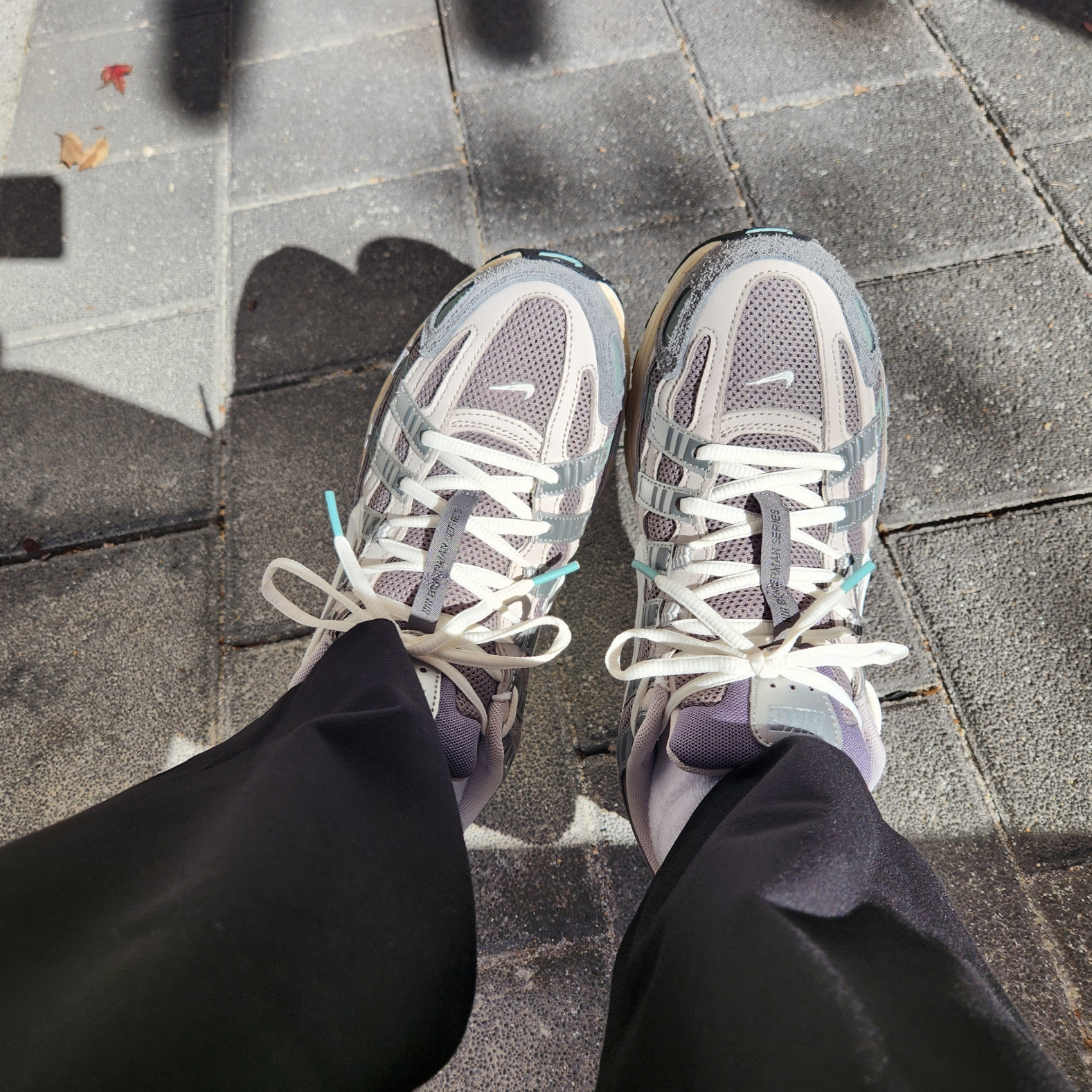 Nike P-6000 Flat Pewter Light Iron Ore 착용 스타일 - 2
