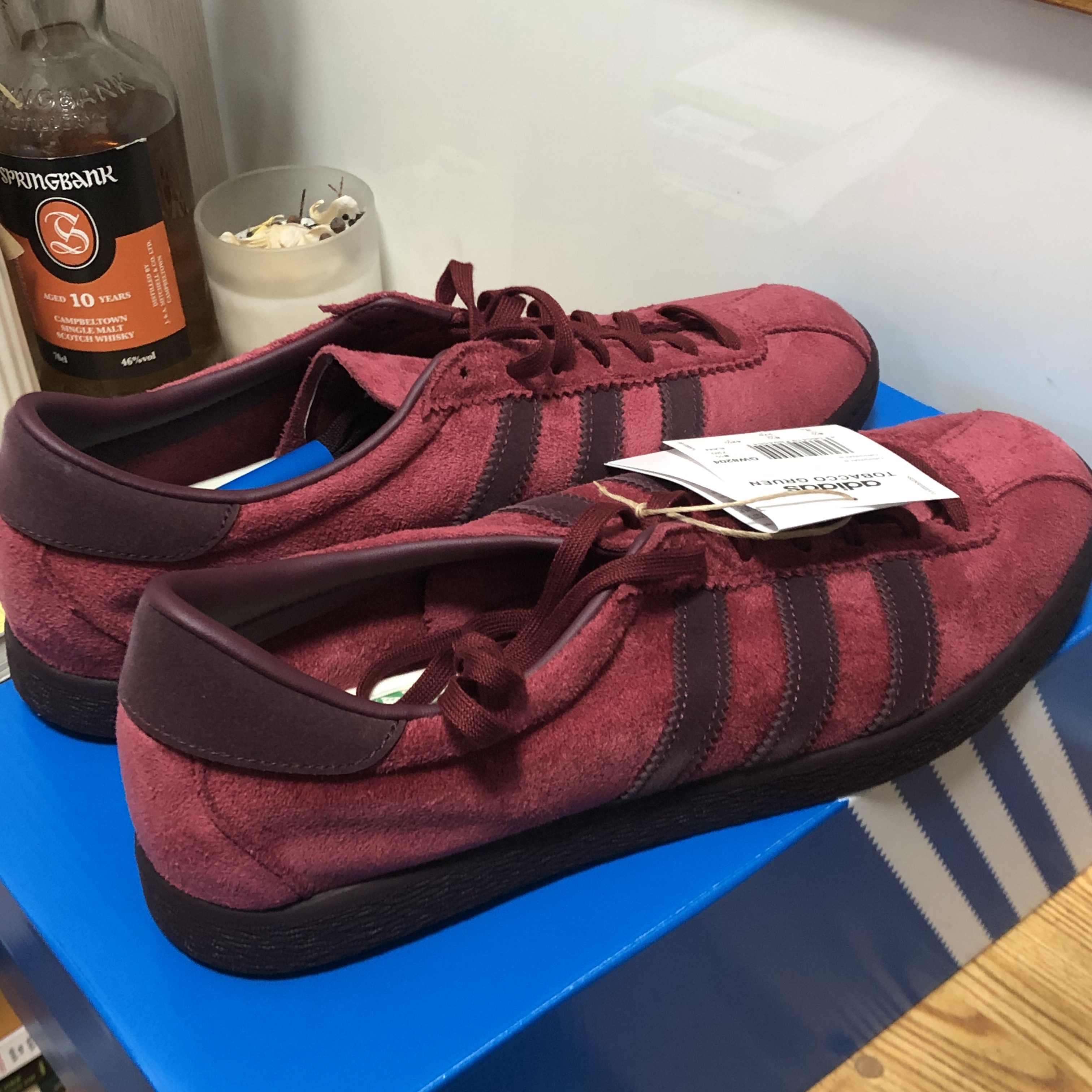 Adidas Tobacco Gruen Collegiate Burgundy 착용 스타일