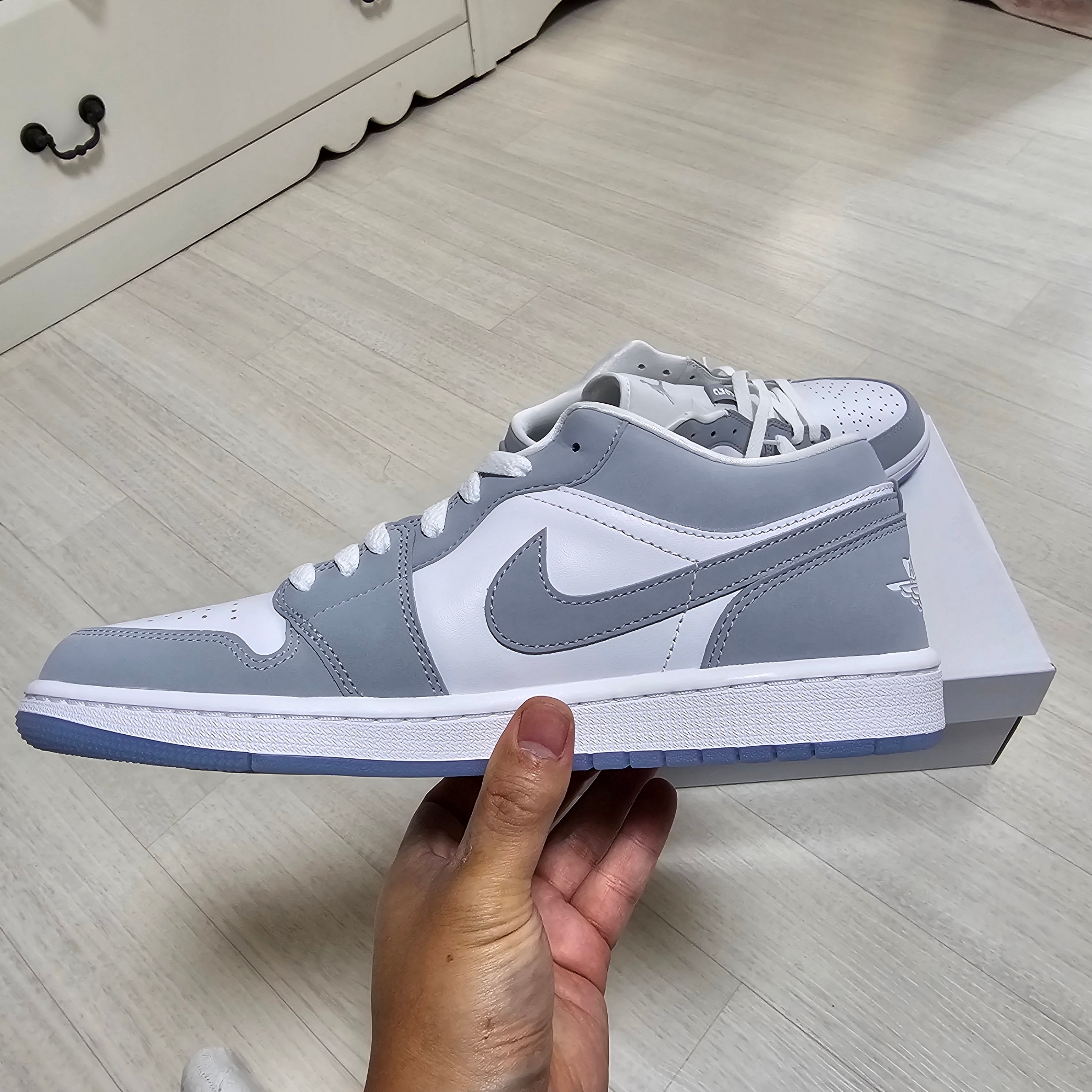 (W) Jordan 1 Low White Wolf Grey 착용 스타일 - 4