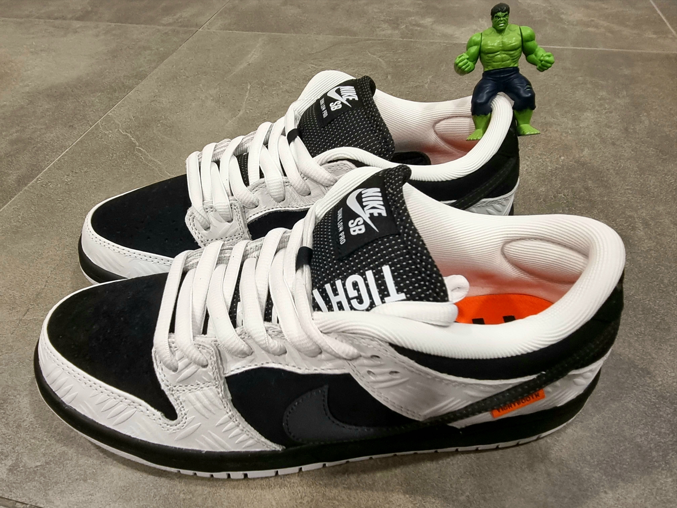 Nike x Tightbooth SB Dunk Low Pro Black and White 착용 스타일 - 1