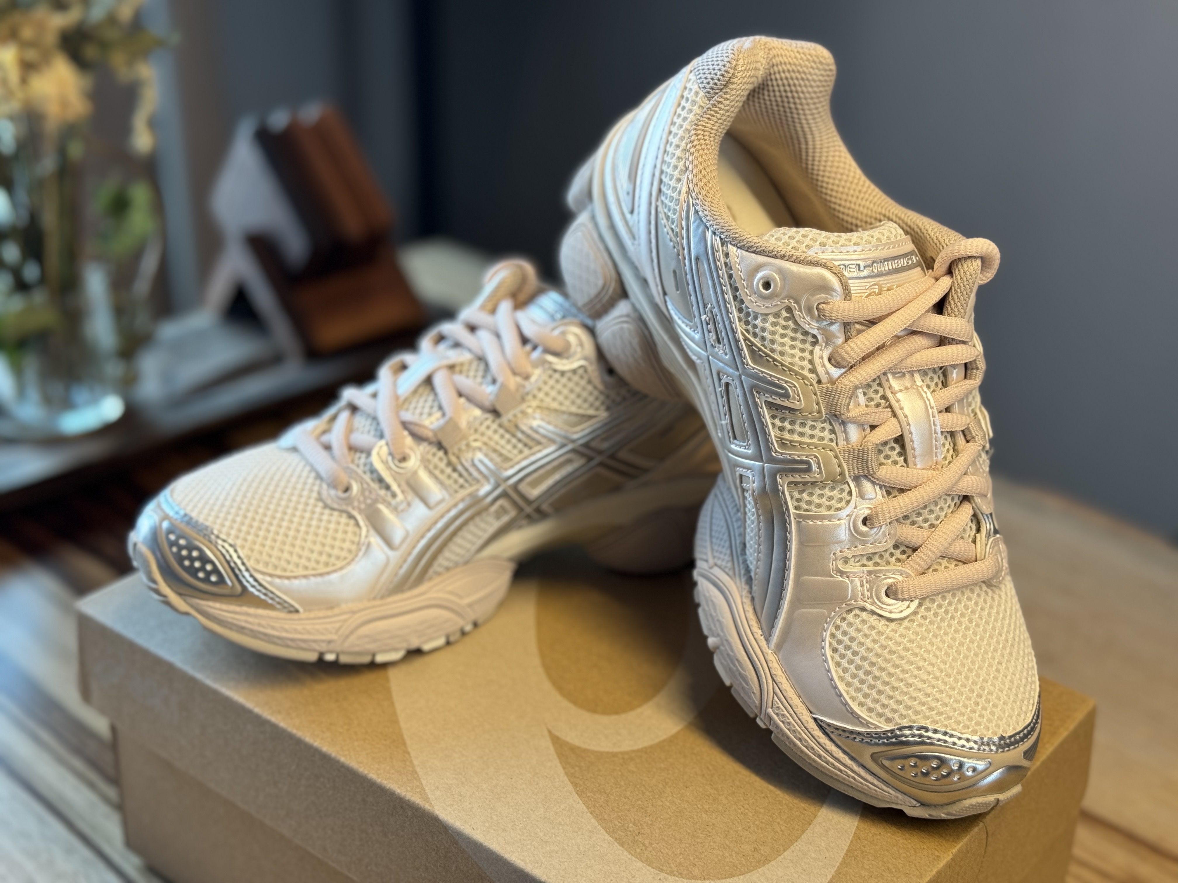 (W) Asics Gel-Nimbus 9 Cream Mineral Beige 착용 스타일 - 1