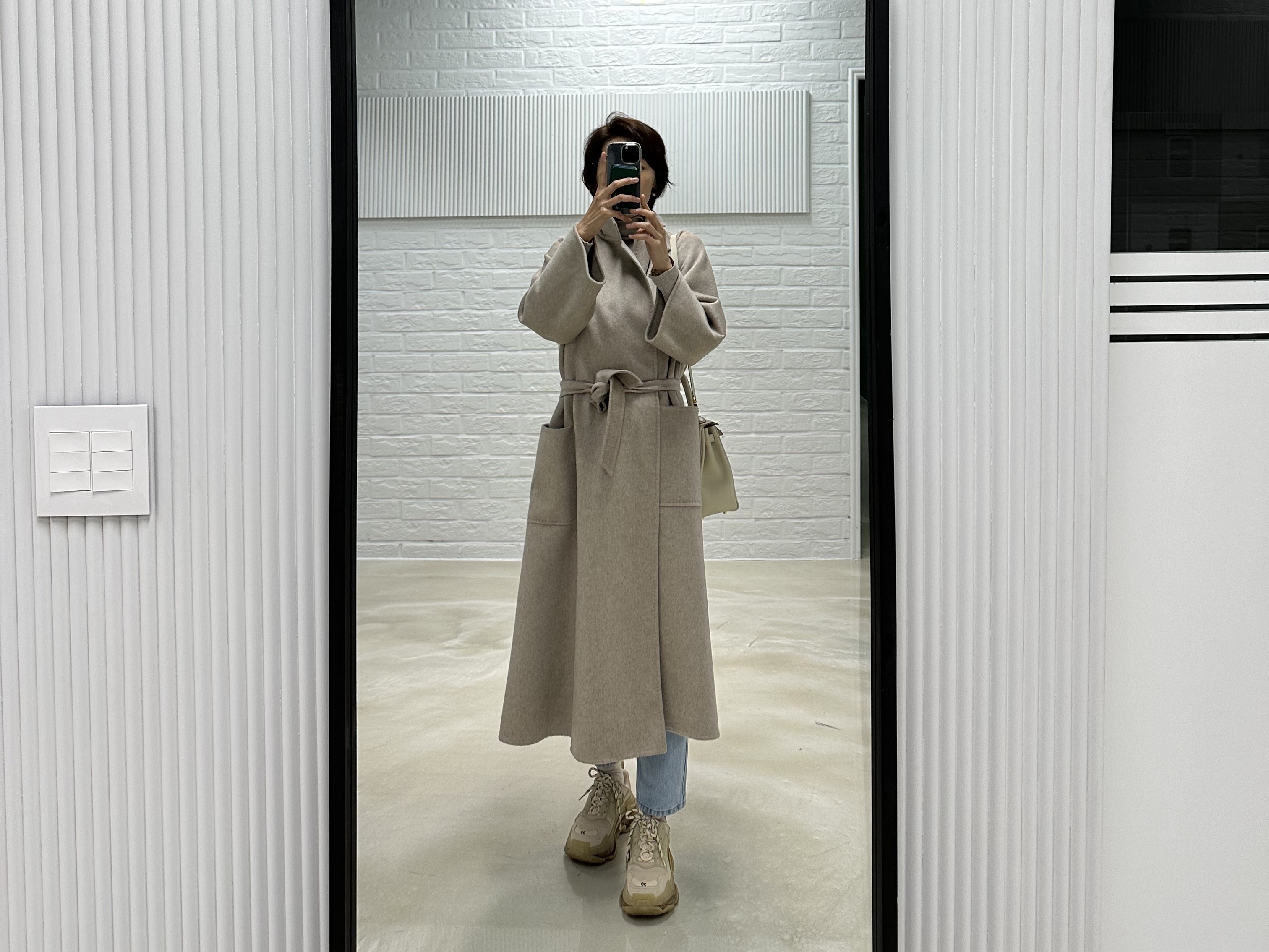 (W) Max Mara Ludmilla Icon Coat Sand 착용 스타일