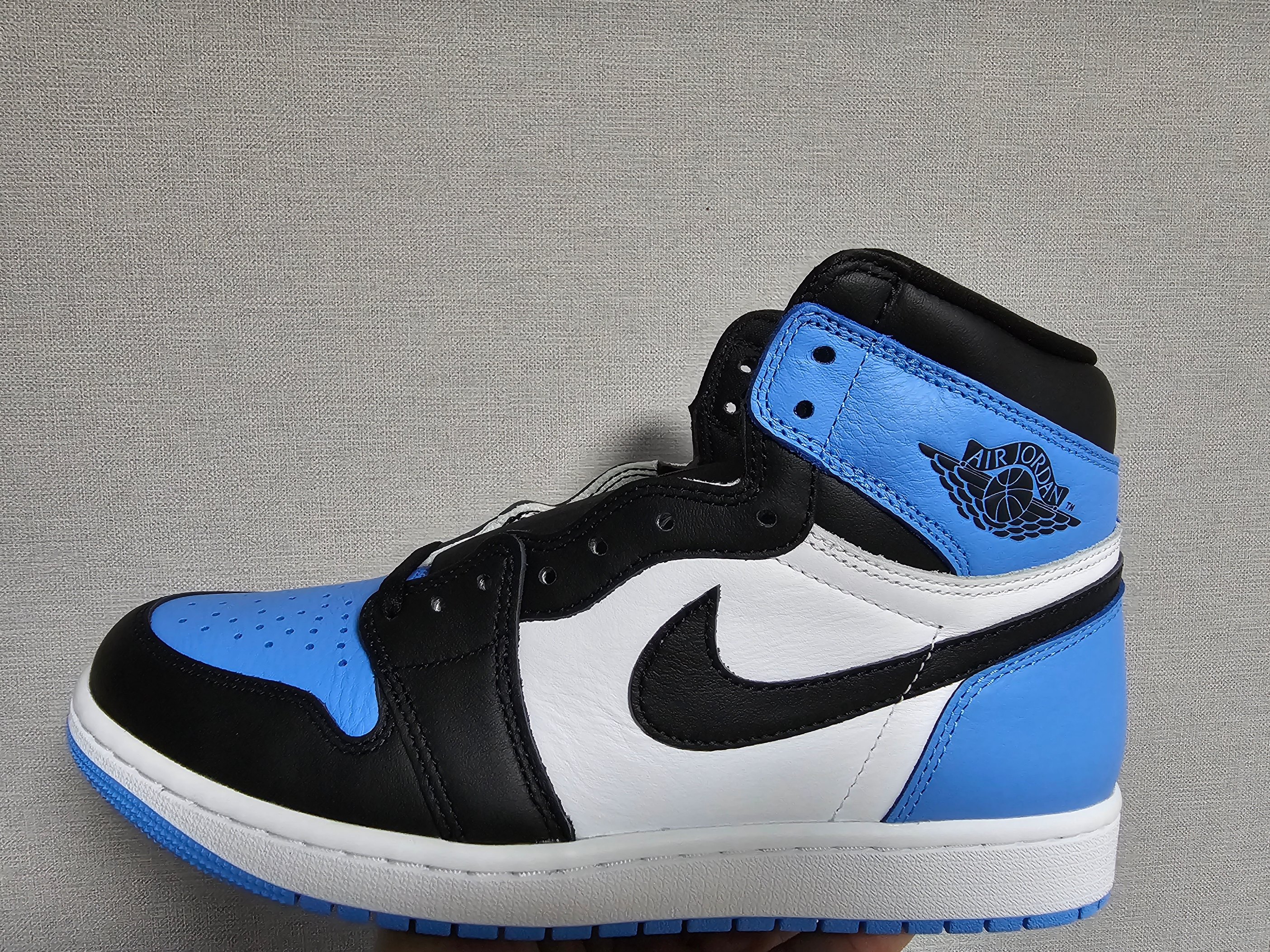 Jordan 1 Retro High OG University Blue 착용 스타일