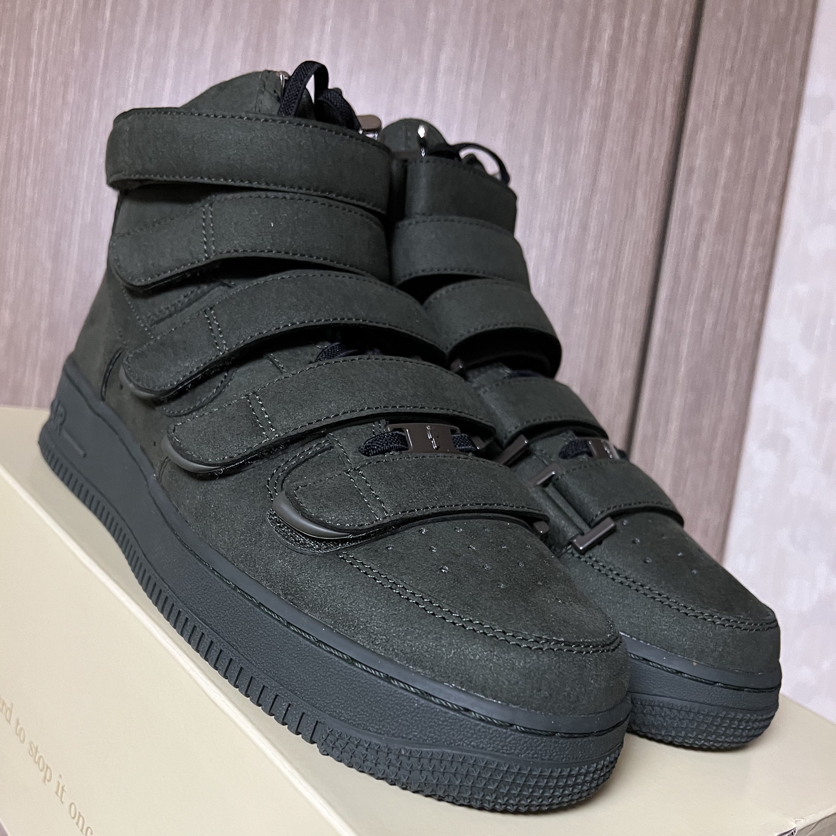 Nike x Billie Eilish Air Force 1 High '07 SP Sequoia 착용 스타일