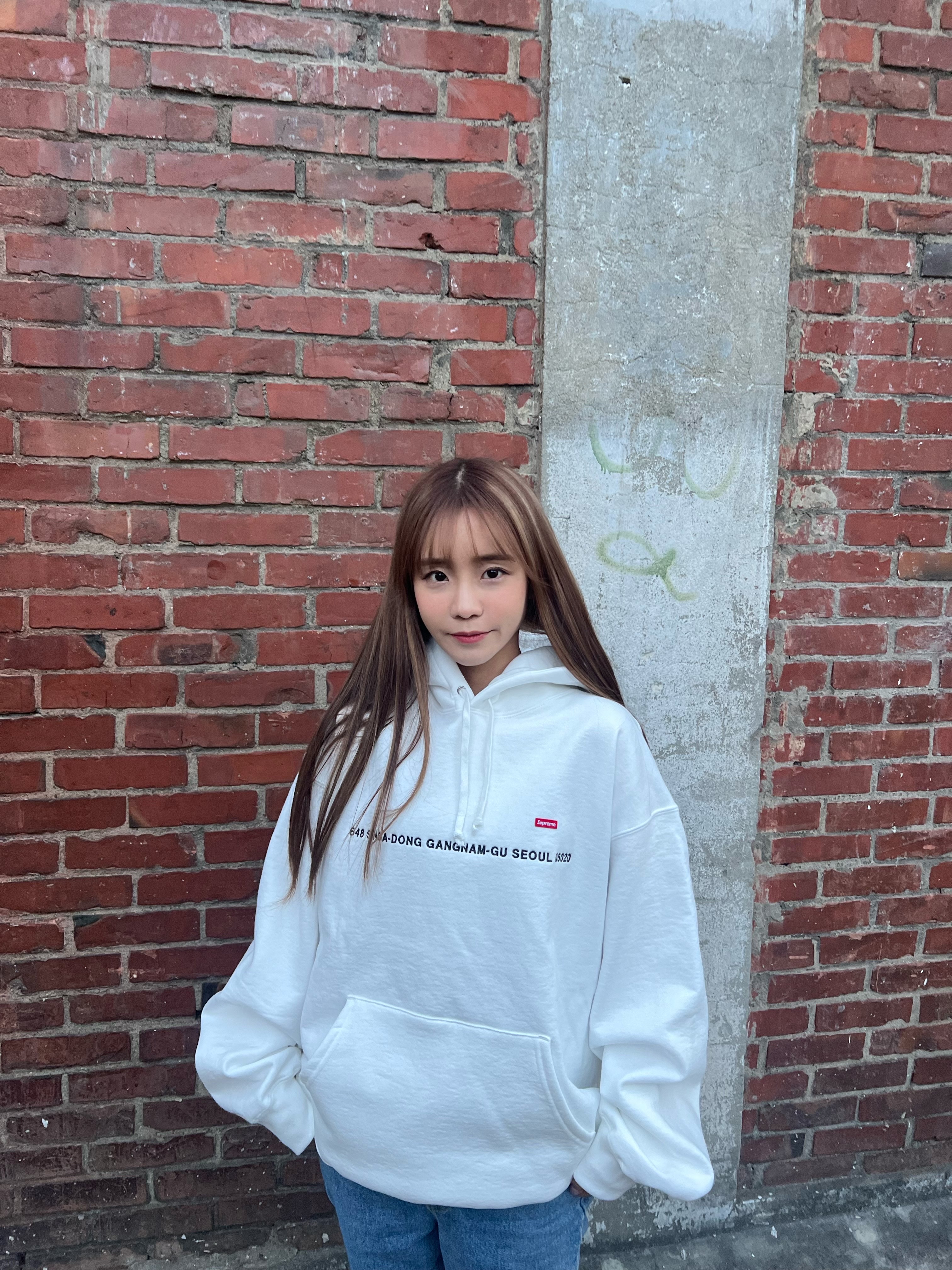 Supreme Seoul Shop Small Box Hooded Sweatshirt White - 23FW, Asics x Unaffected Gel-Kayano 14 Silver Moon 착용 스타일 - 2