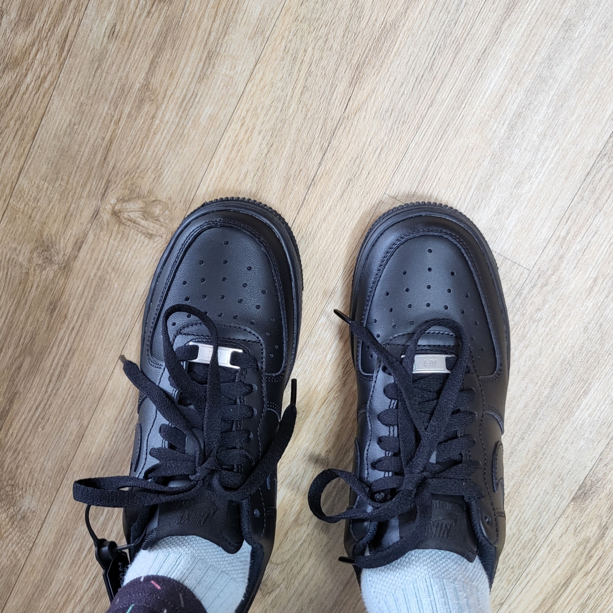 (W) Nike Air Force 1 '07 Low Triple Black 착용 스타일