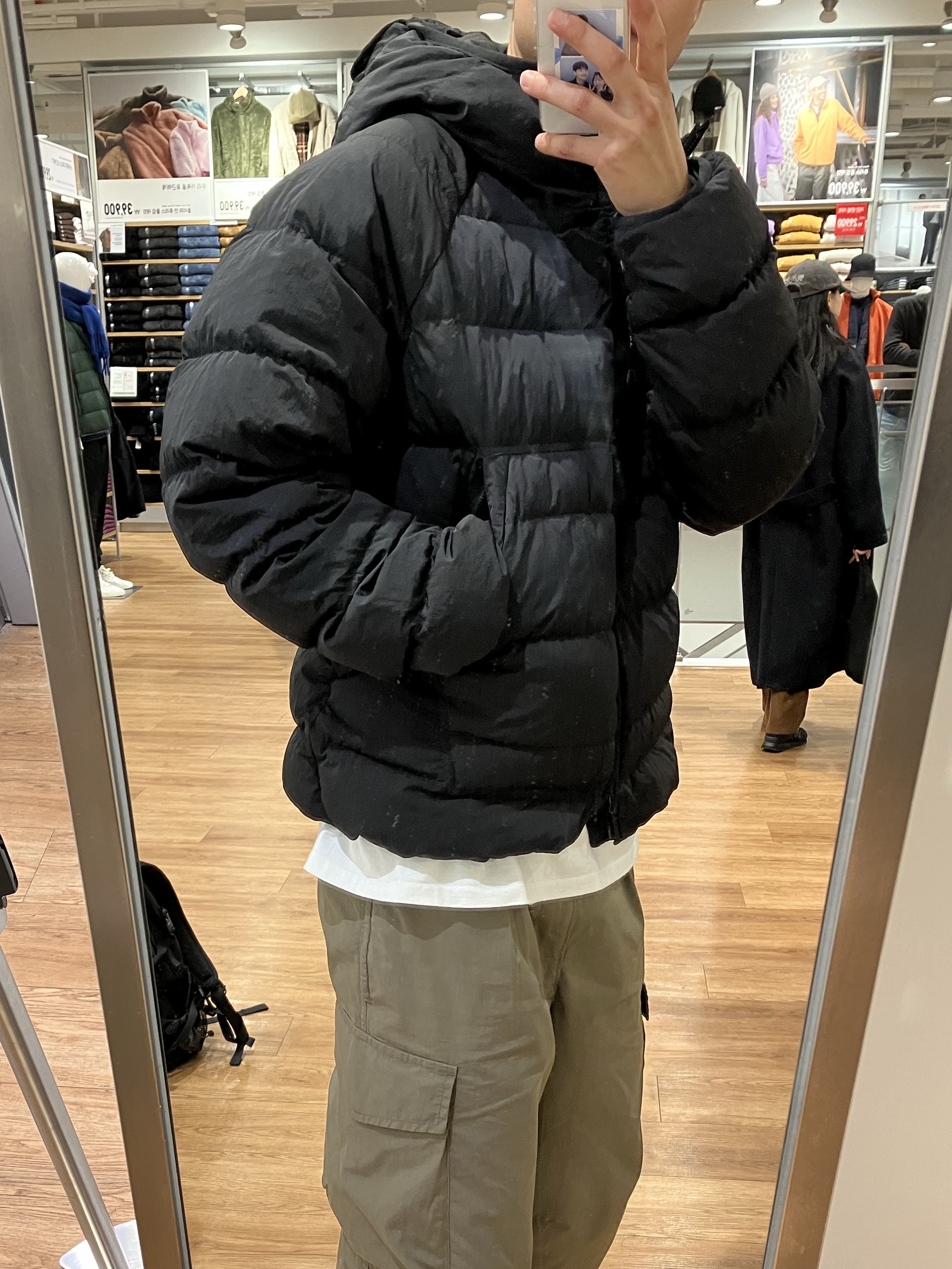 C.P. Company Eco-Chrome R Hooded Down Goggle Jacket Black - 23FW, New Balance 990v3 Made in USA Sea Salt 착용 스타일 - 2