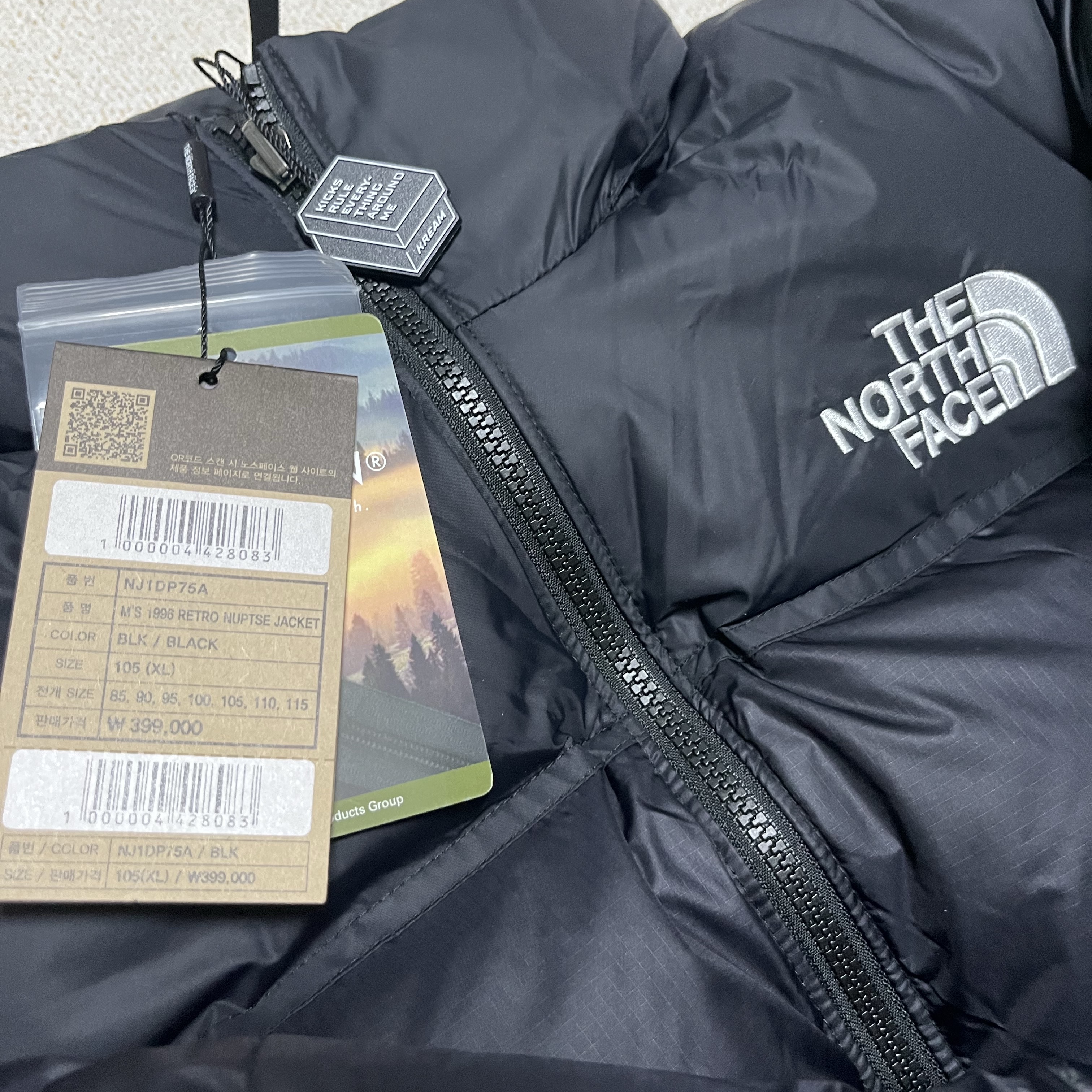 The North Face 1996 Eco Nuptse Jacket Black 착용 스타일