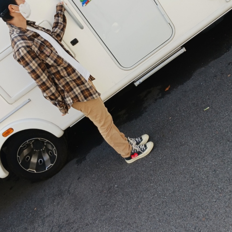 Converse x Play Comme des Garcons Chuck 70 Ox Black, Jordan 1 Retro Low OG Black Toe 착용 스타일 - 1