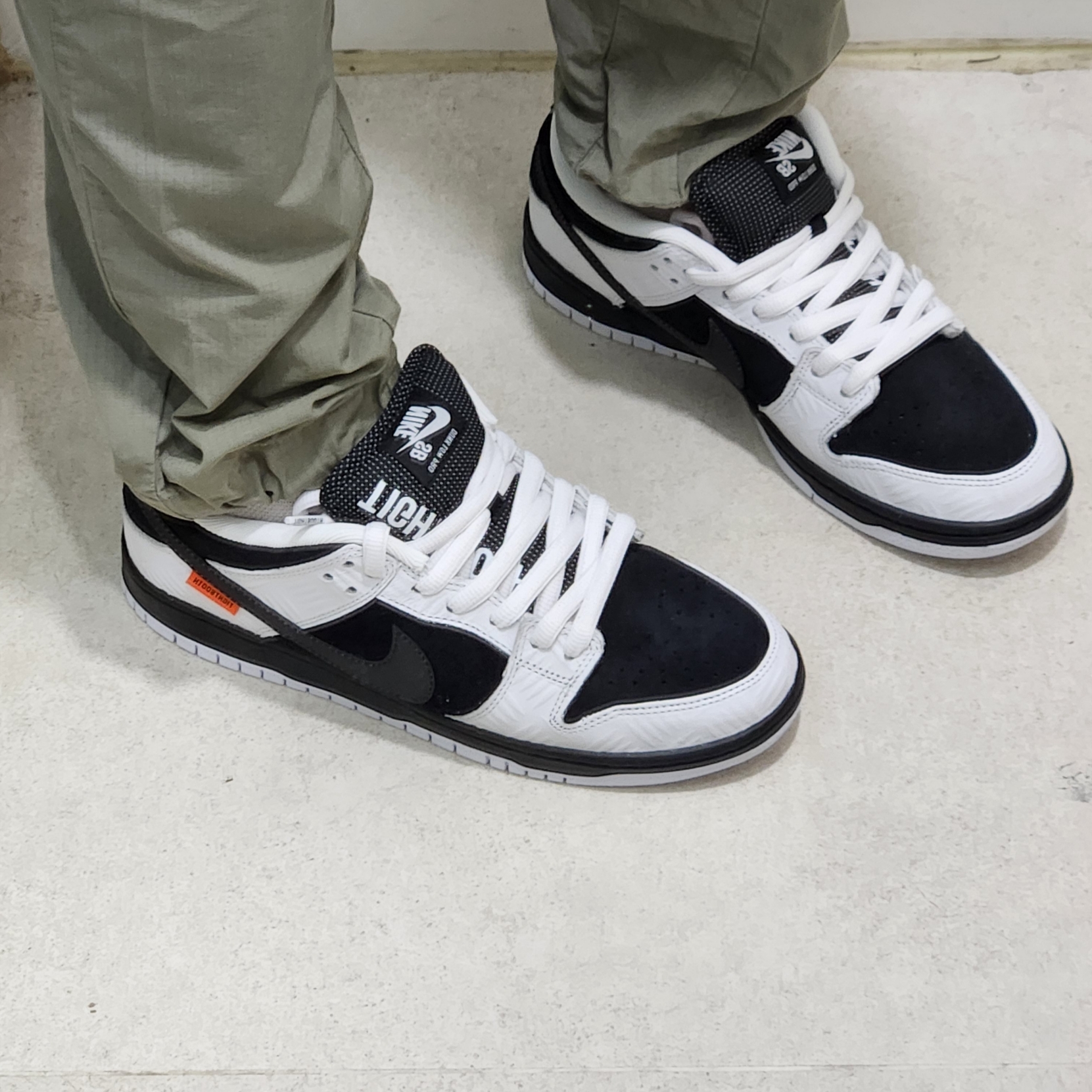 Nike x Tightbooth SB Dunk Low Pro Black and White 착용 스타일 - 1