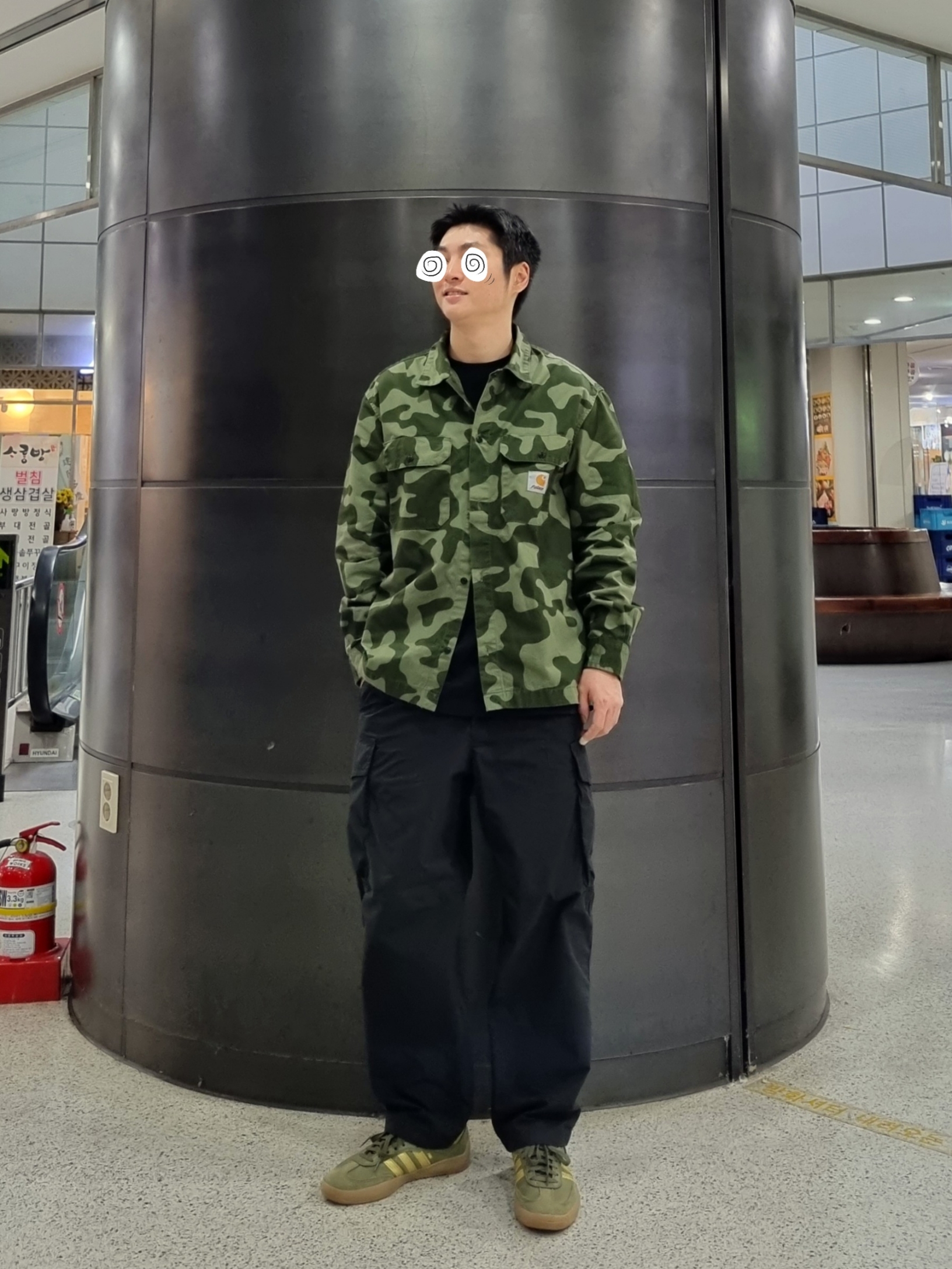 Palace x Carhartt WIP Longsleeve Master Shirt Dollar Green Camo - 23FW, Adidas x Palace Samba Olive Gold 착용 스타일