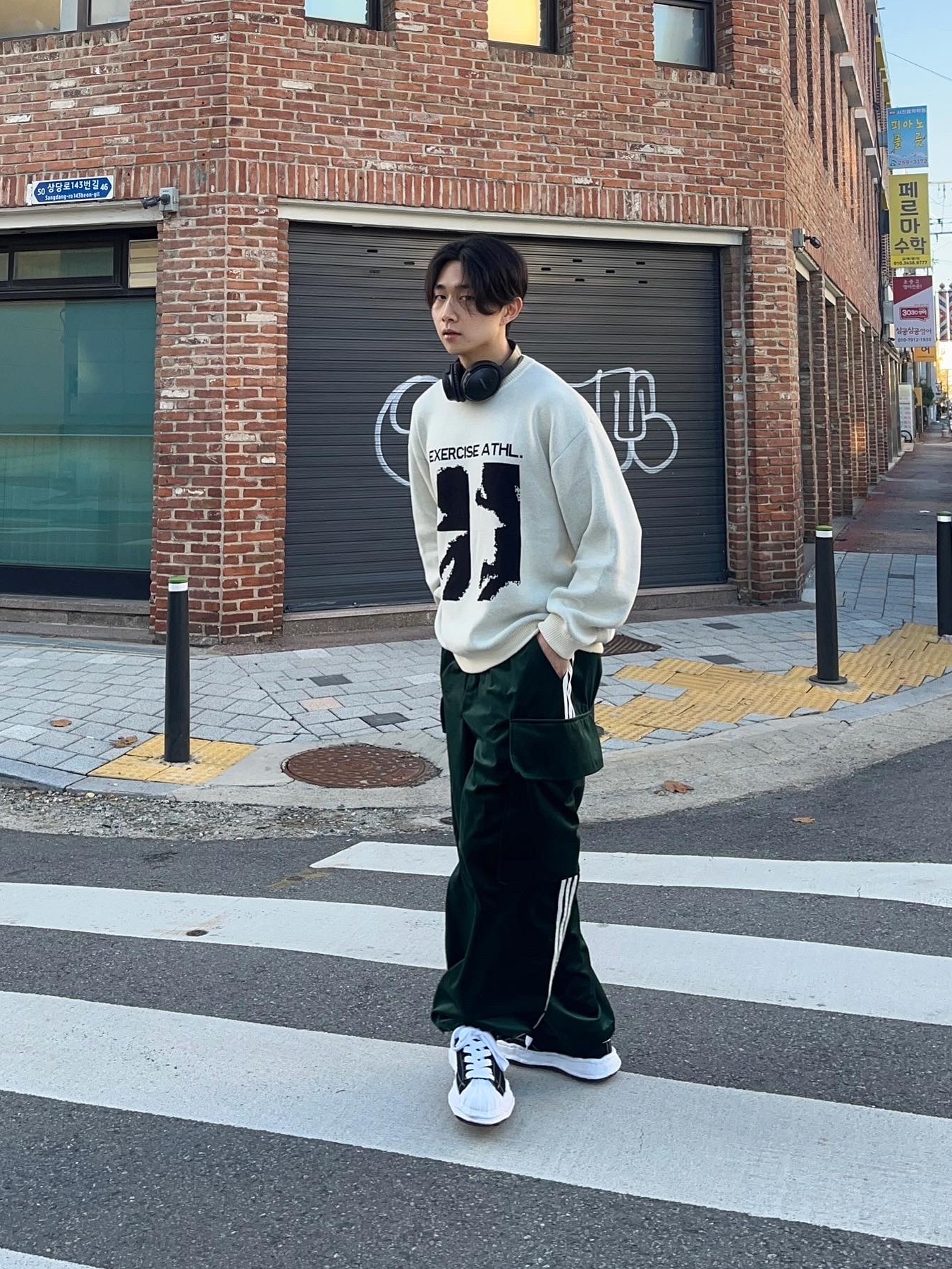 Maison Mihara Yasuhiro Blakey OG Sole Canvas Low-top Sneakers Black White 착용 스타일 - 2