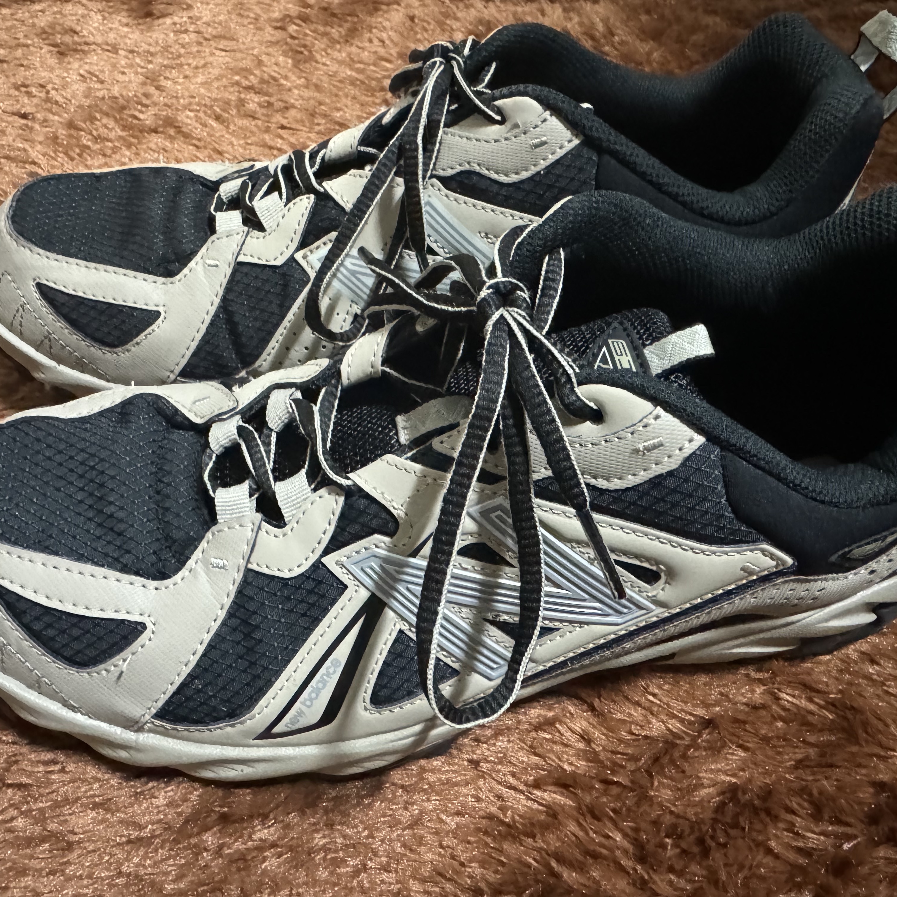 New Balance ML610T Aluminum Black - D Standard 착용 스타일