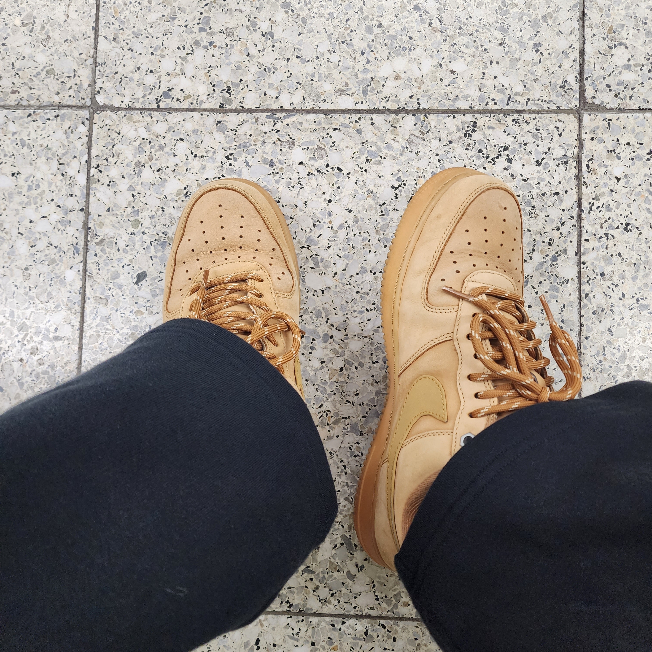 Nike Air Force 1 '07 WB Flax 착용 스타일