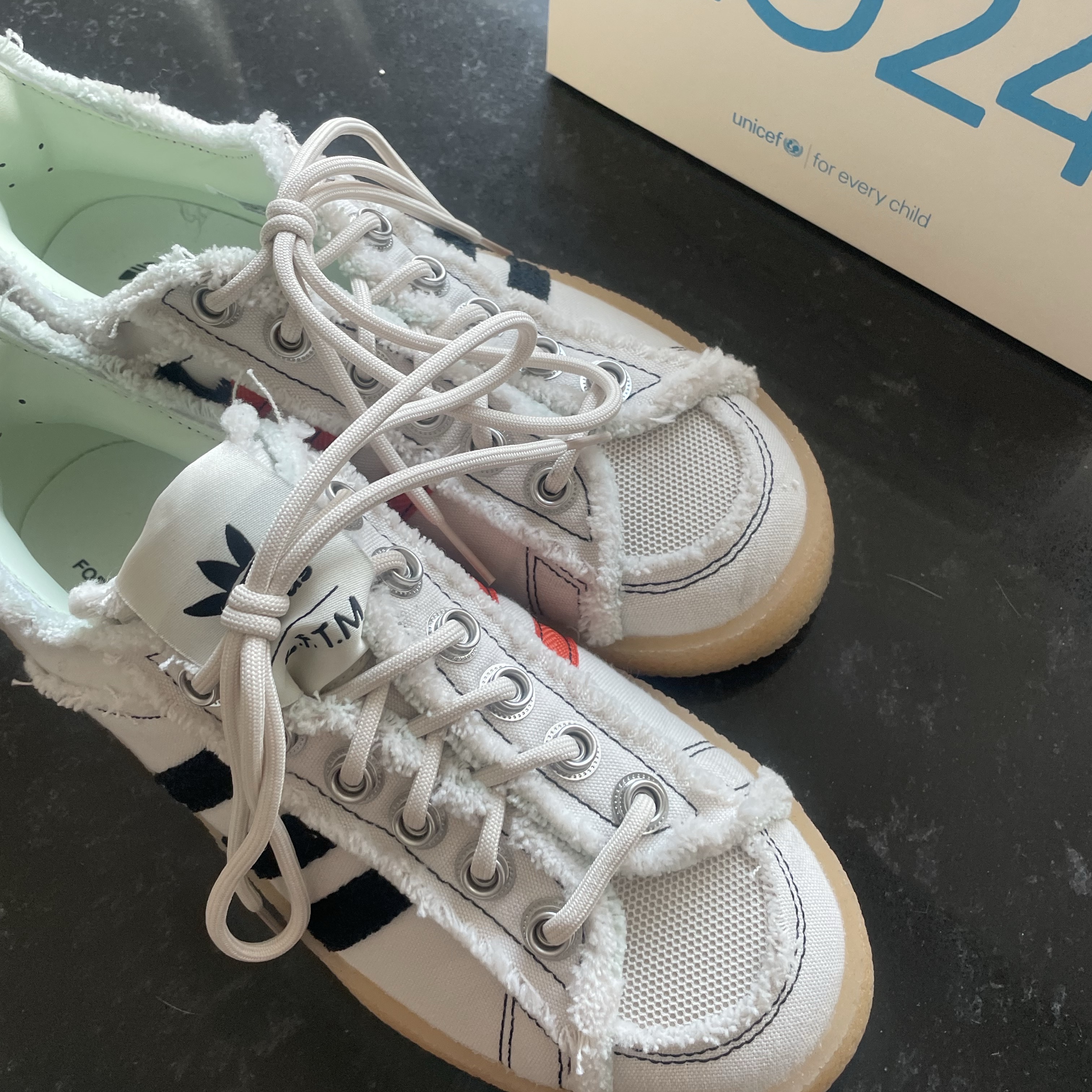 Adidas x Song for the Mute Campus 80s Bliss Core Black 착용 스타일