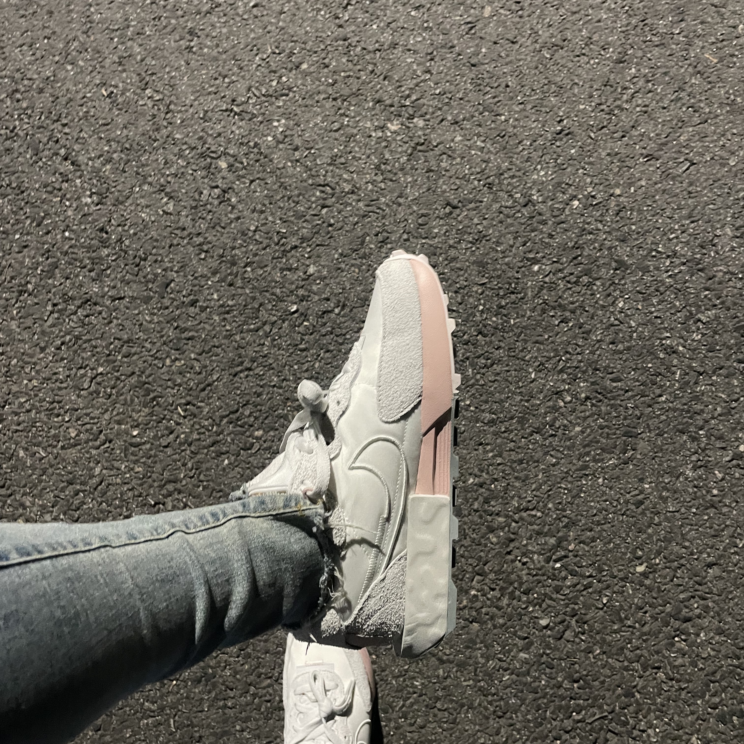 (W) Nike Fontanka Waffle Sail Light Bone 착용 스타일 - 1