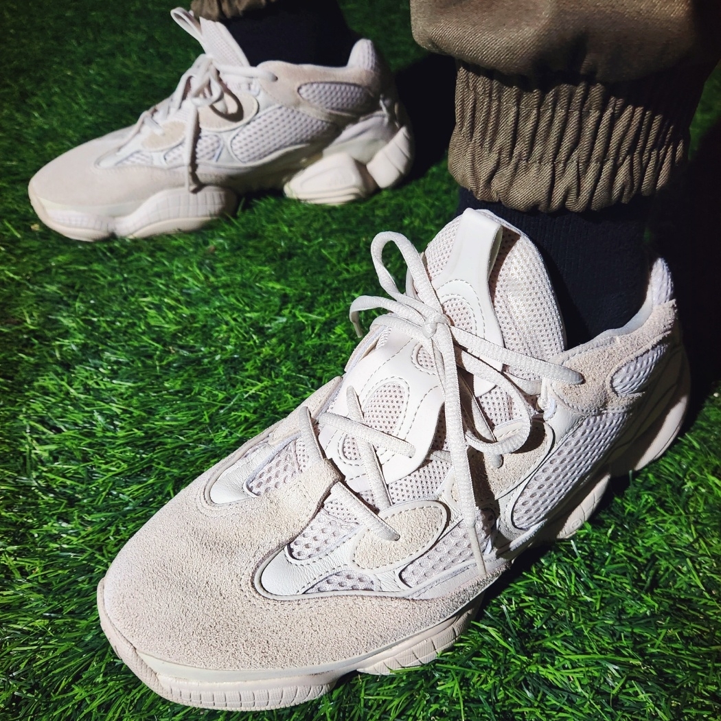 Adidas Yeezy 500 Blush 2018 착용 스타일 - 5