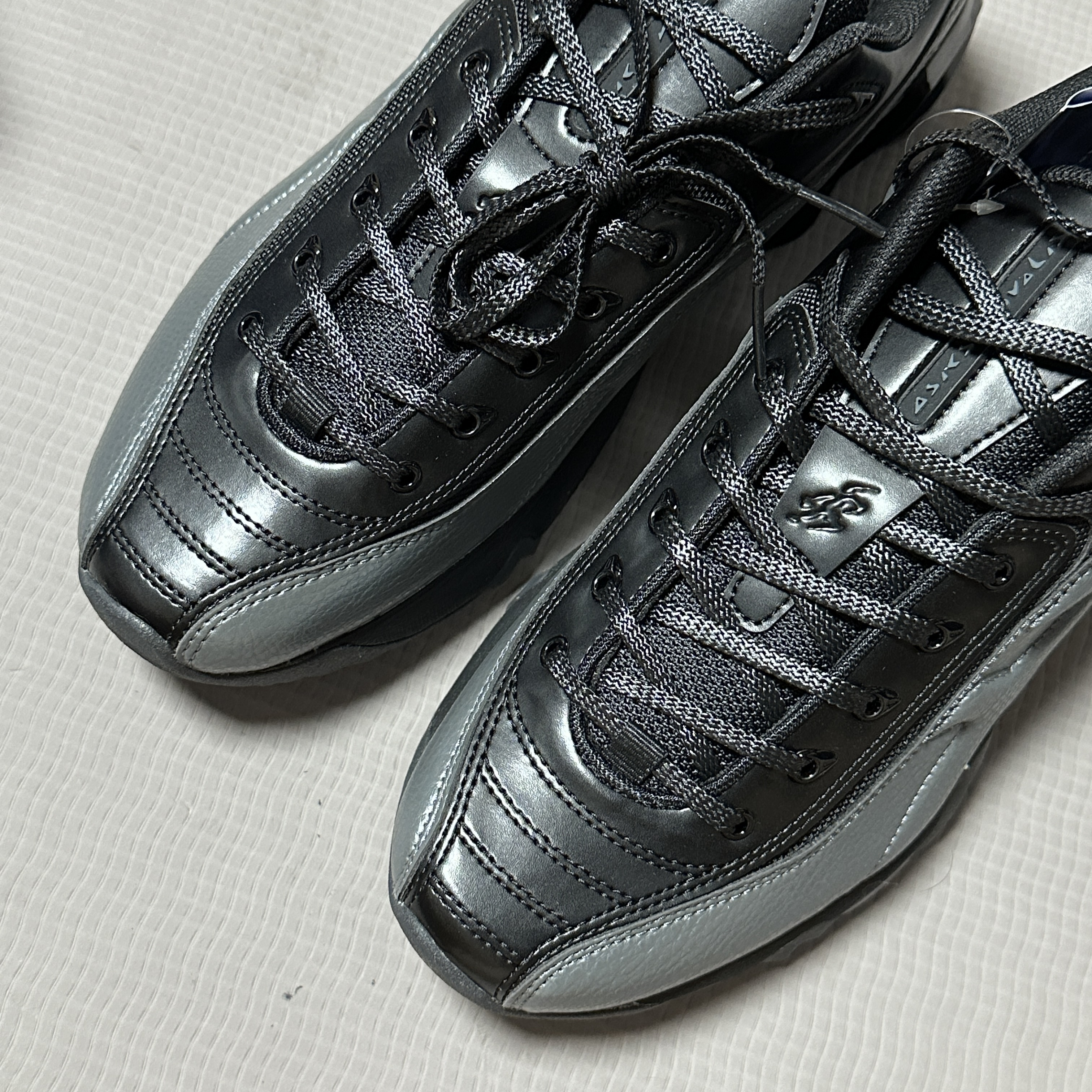 Asics x Kiko Kostadinov Novalis Gel-Teremoa Obsidian Black Smoke Shadow 착용 스타일
