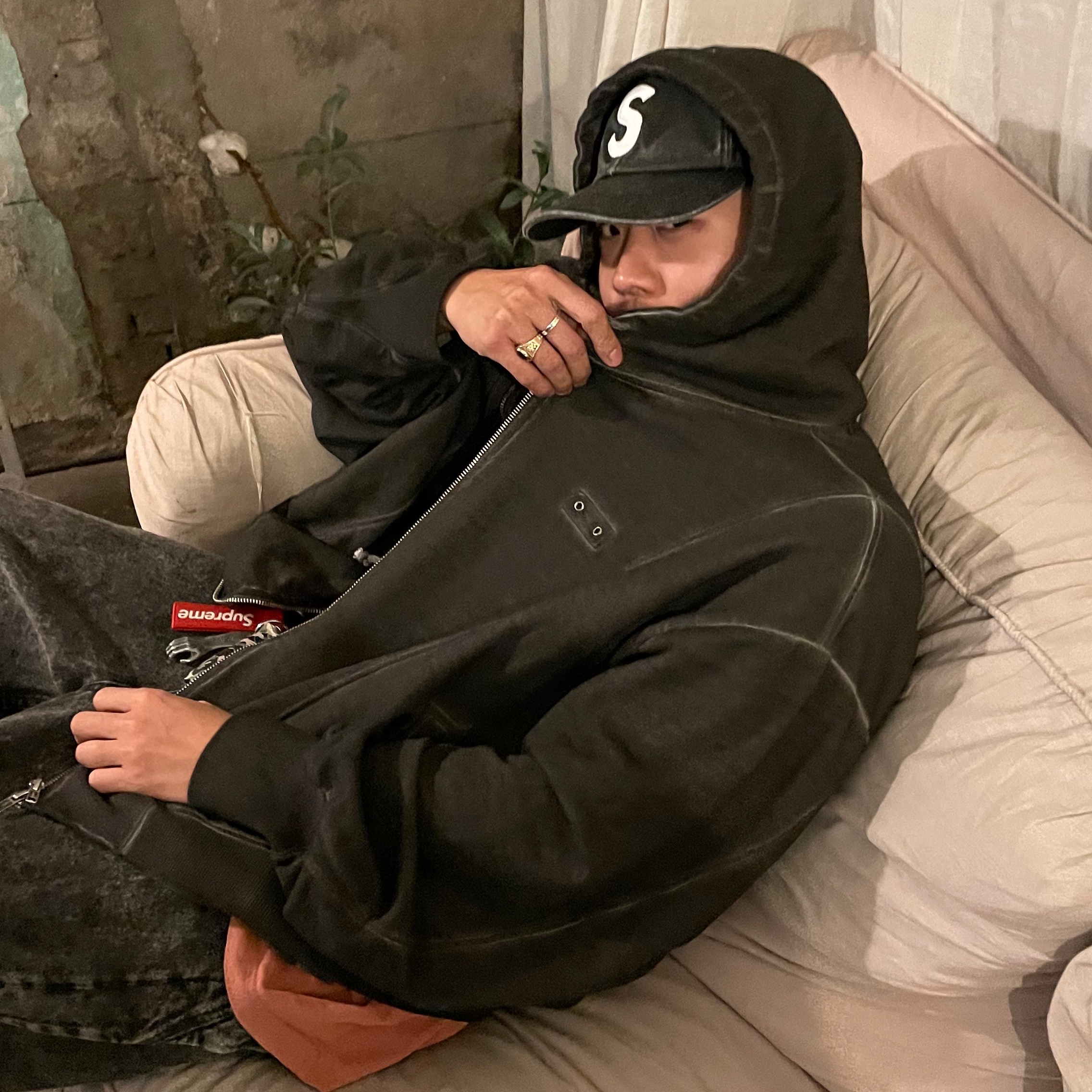 Supreme Pigment Canvas S Logo 6-Panel Black - 23SS 착용 스타일 - 2