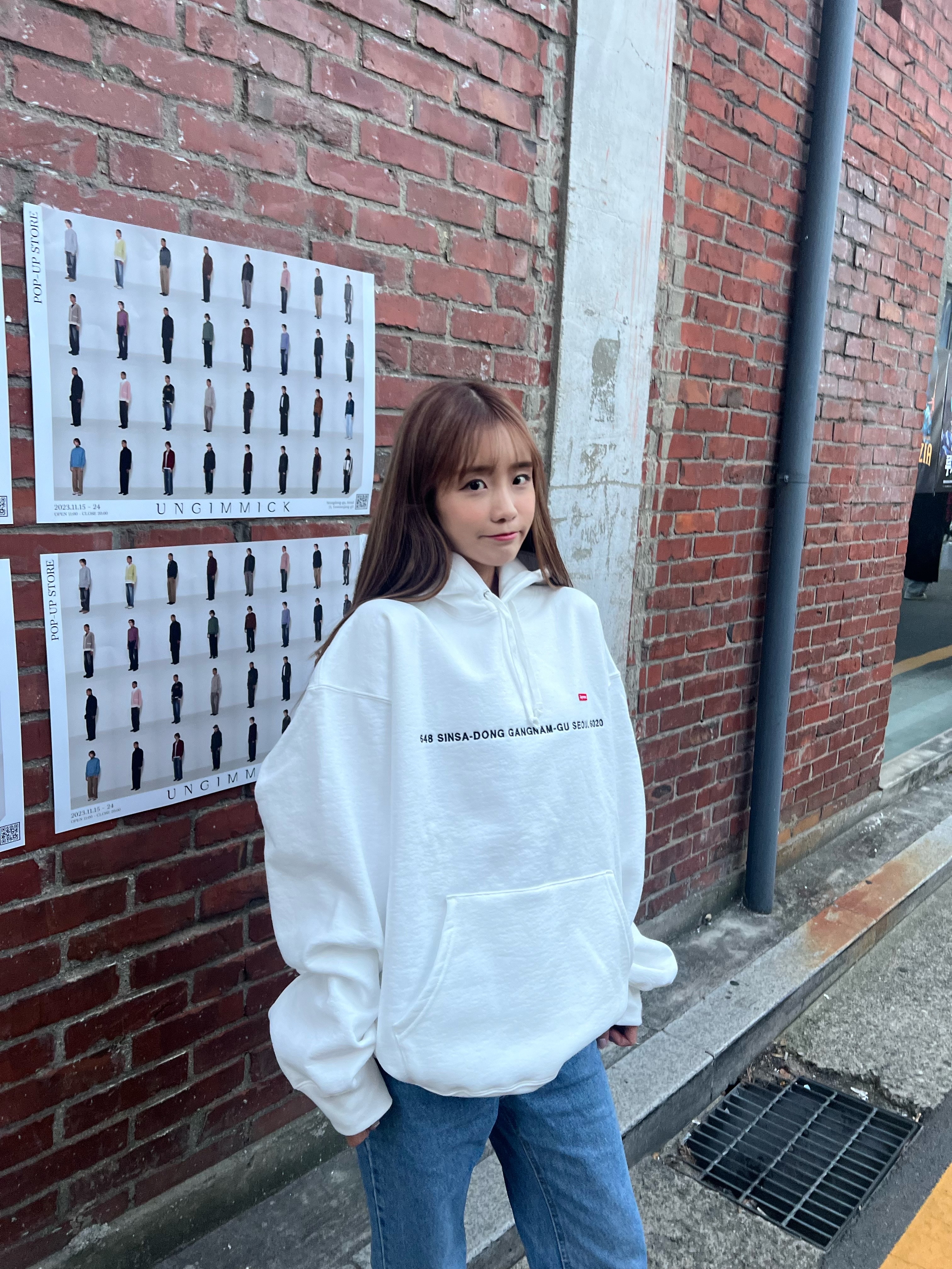 Supreme Seoul Shop Small Box Hooded Sweatshirt White - 23FW, Asics x Unaffected Gel-Kayano 14 Silver Moon 착용 스타일 - 3