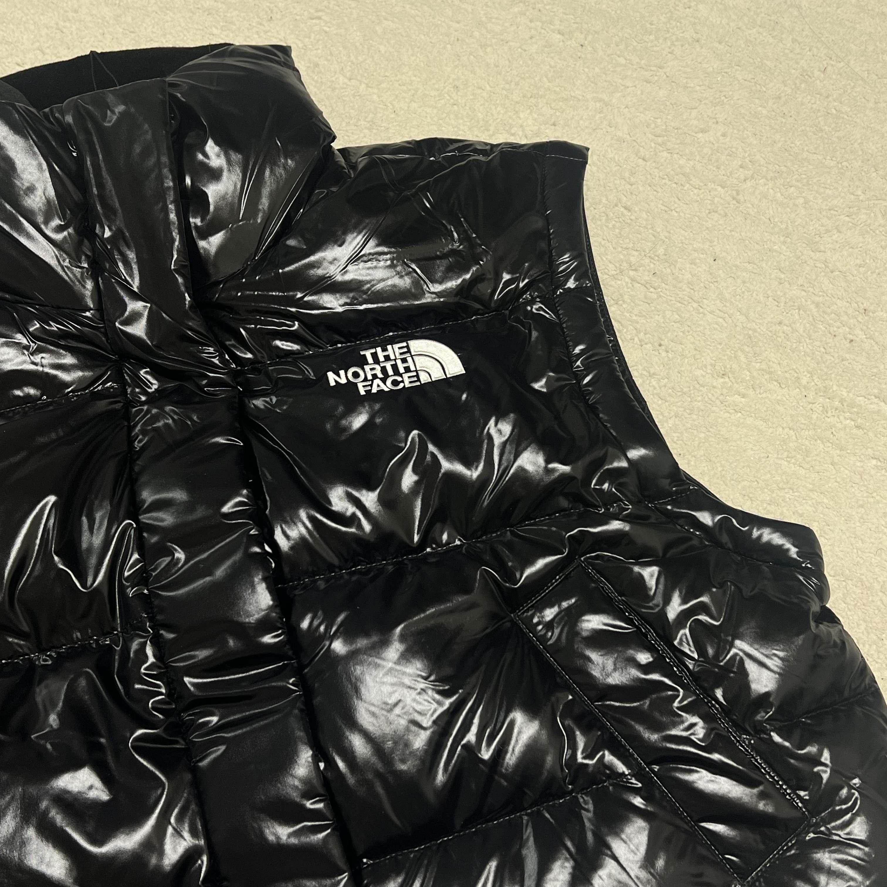 (W) The North Face White Label Glossy Detachable Down Jacket Black 착용 스타일 - 1