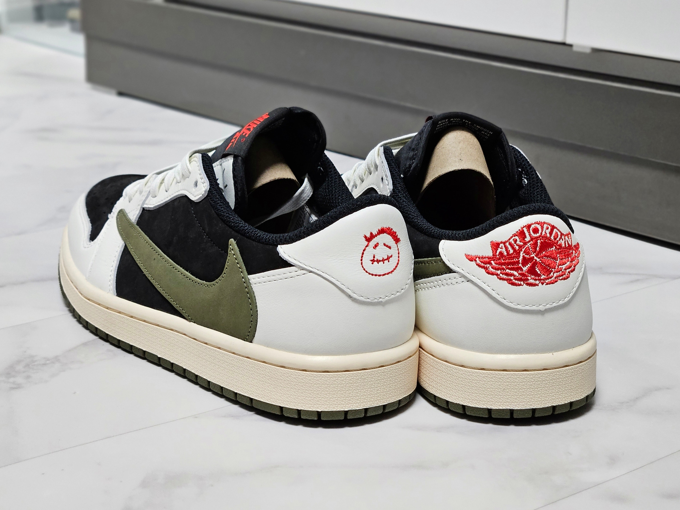 (W) Jordan 1 x Travis Scott Retro Low OG SP Medium Olive 착용 스타일 - 6