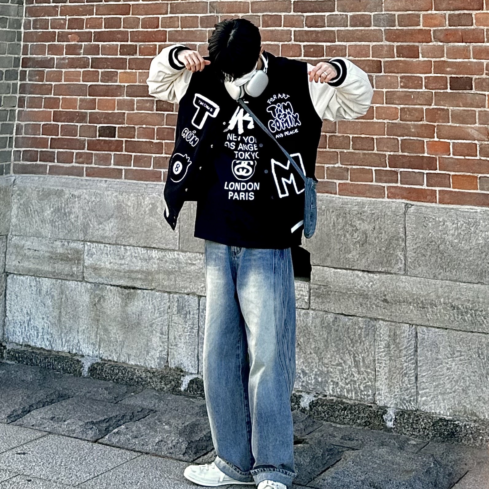 Stussy World Tour LS T-Shirt Black 2023 착용 스타일 - 2