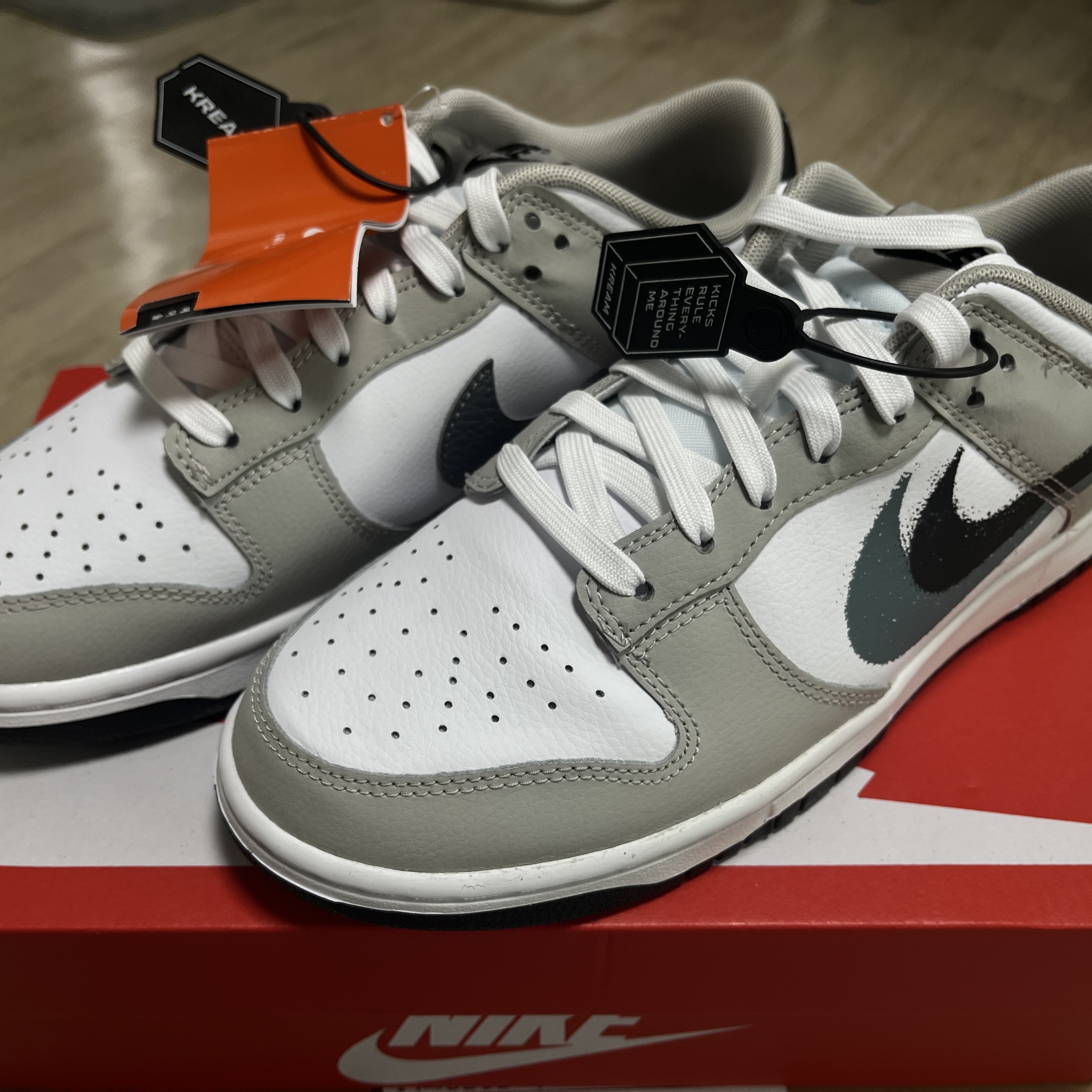 Nike Dunk Low Cool Grey White 착용 스타일 - 2
