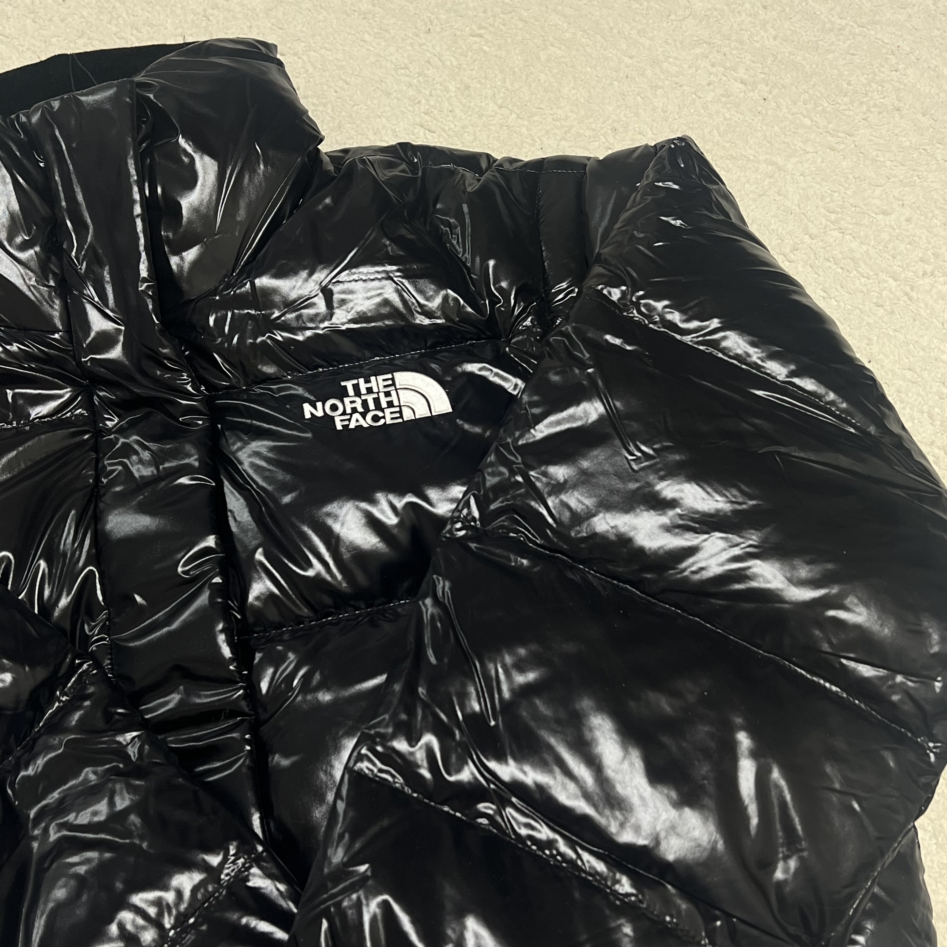 (W) The North Face White Label Glossy Detachable Down Jacket Black 착용 스타일 - 2