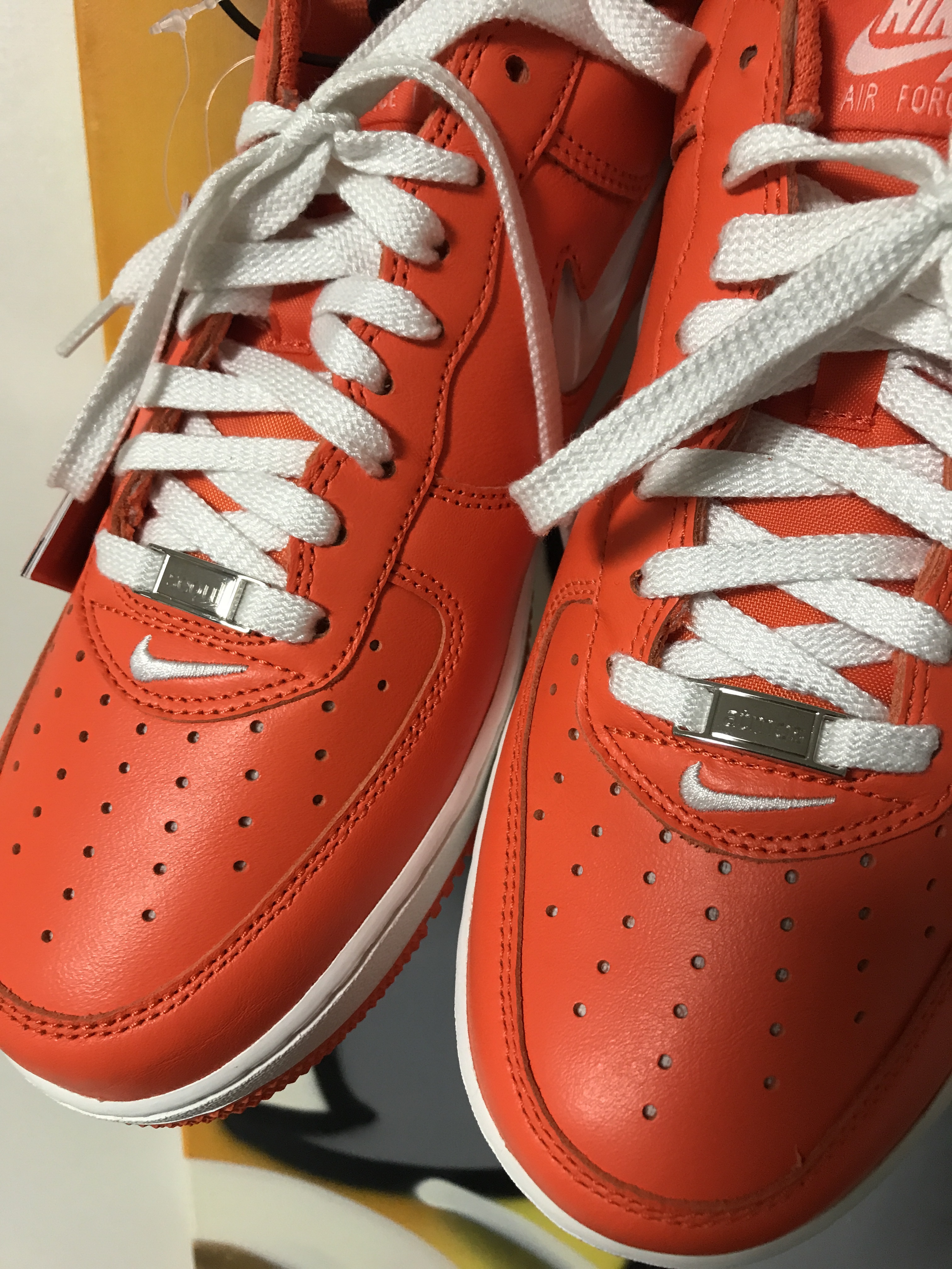 Nike Air Force 1 Low Retro Color of The Month Safety Orange 착용 스타일 - 1